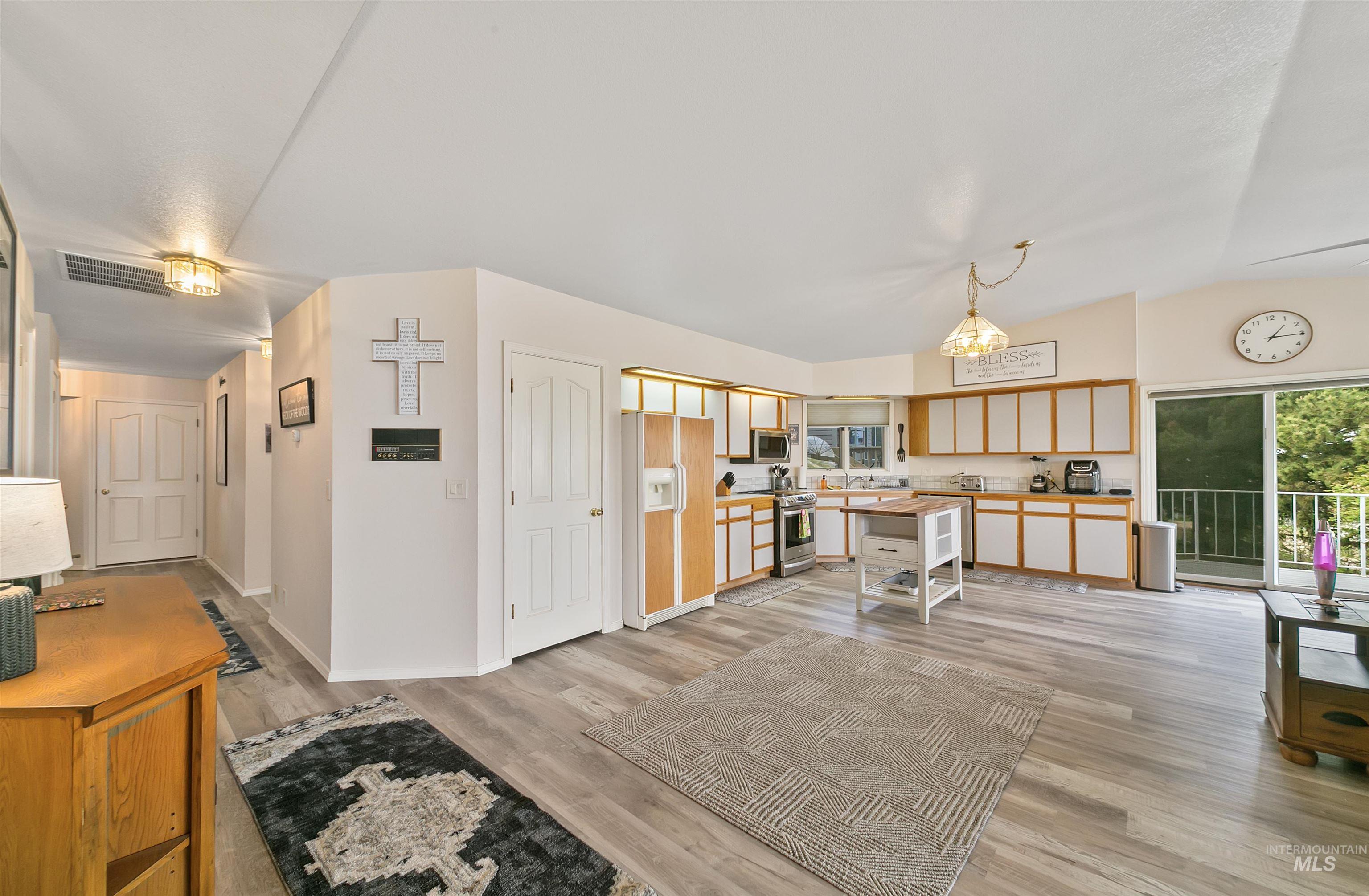 332 S Bitteroot Drive, Boise, Idaho 83709, 3 Bedrooms, 2 Bathrooms, Residential For Sale, Price $484,000, 98975019