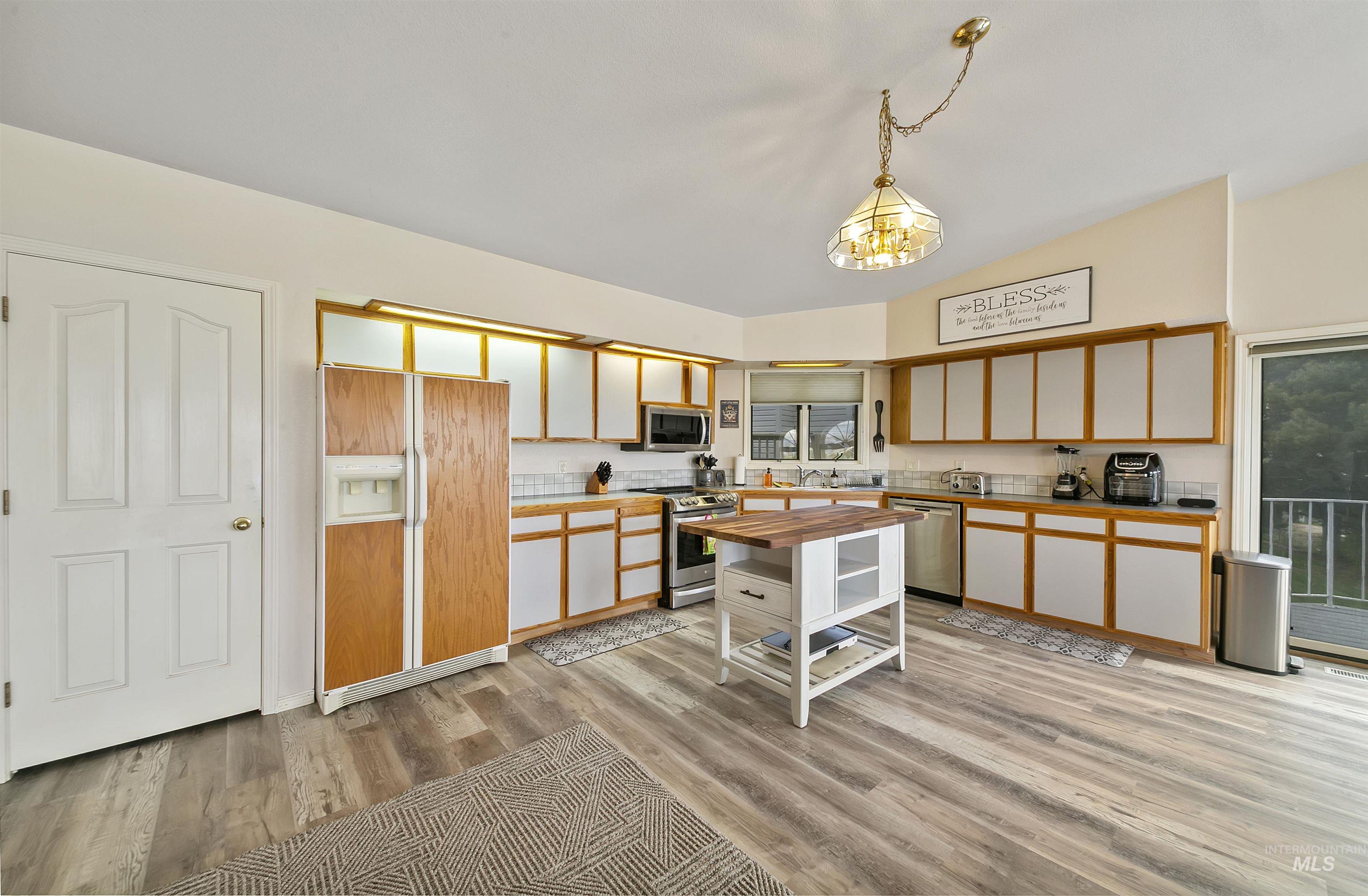 332 S Bitteroot Drive, Boise, Idaho 83709, 3 Bedrooms, 2 Bathrooms, Residential For Sale, Price $484,000, 98975019