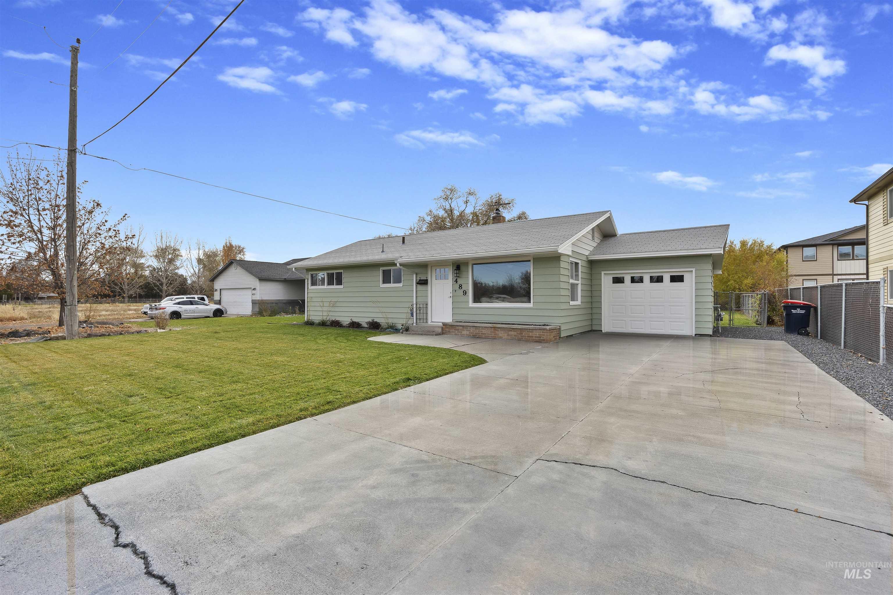 489 W Borah Ave, Twin Falls, Idaho 83301, 5 Bedrooms, 2 Bathrooms, Residential For Sale, Price $349,000,MLS 98975020