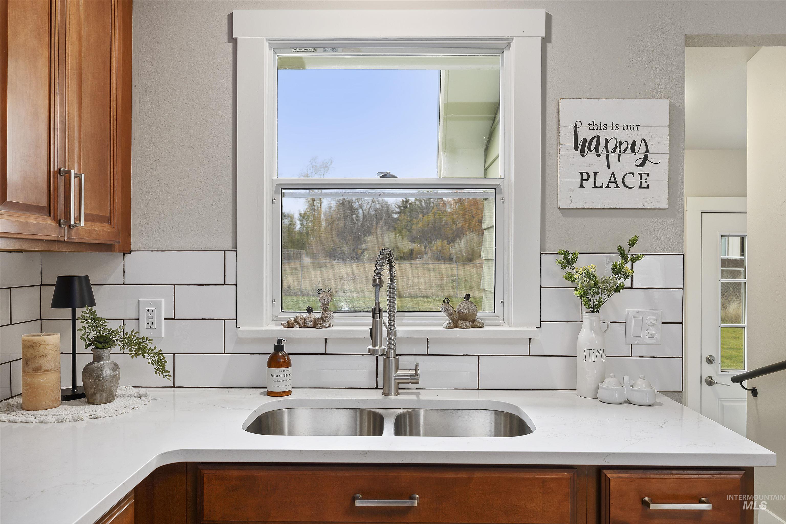 489 W Borah Ave, Twin Falls, Idaho 83301, 5 Bedrooms, 2 Bathrooms, Residential For Sale, Price $349,000,MLS 98975020