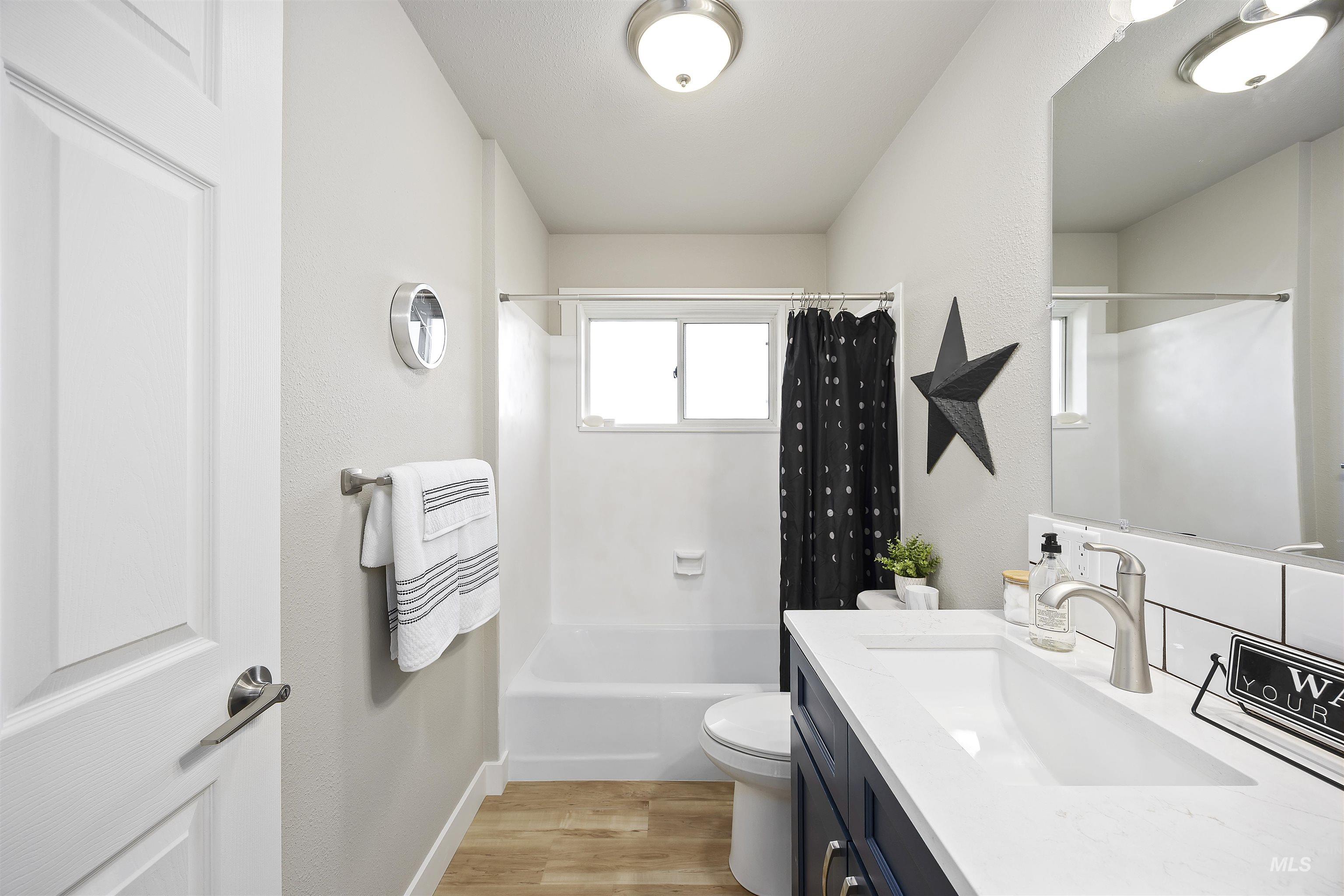 489 W Borah Ave, Twin Falls, Idaho 83301, 5 Bedrooms, 2 Bathrooms, Residential For Sale, Price $349,000,MLS 98975020