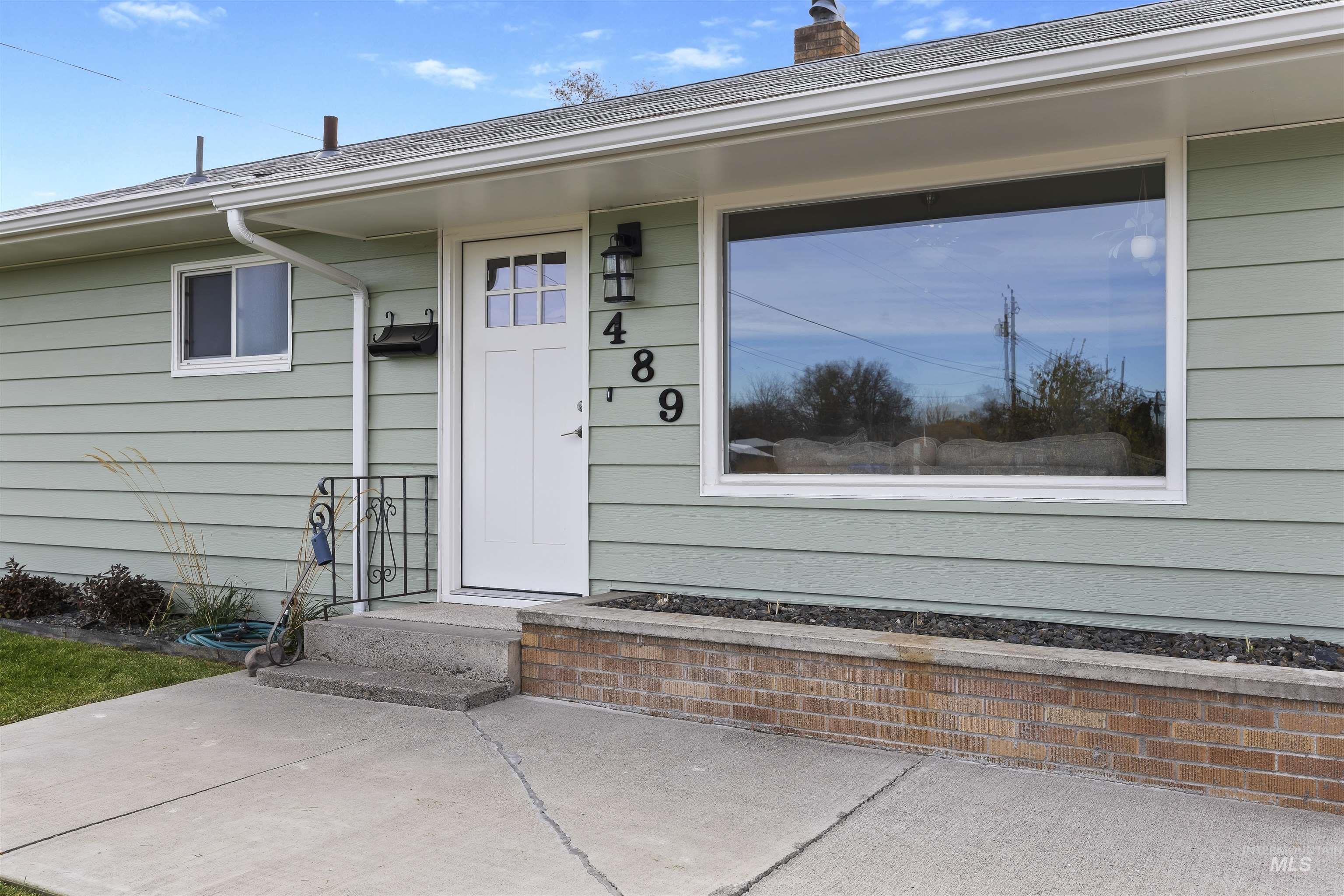 489 W Borah Ave, Twin Falls, Idaho 83301, 5 Bedrooms, 2 Bathrooms, Residential For Sale, Price $349,000,MLS 98975020