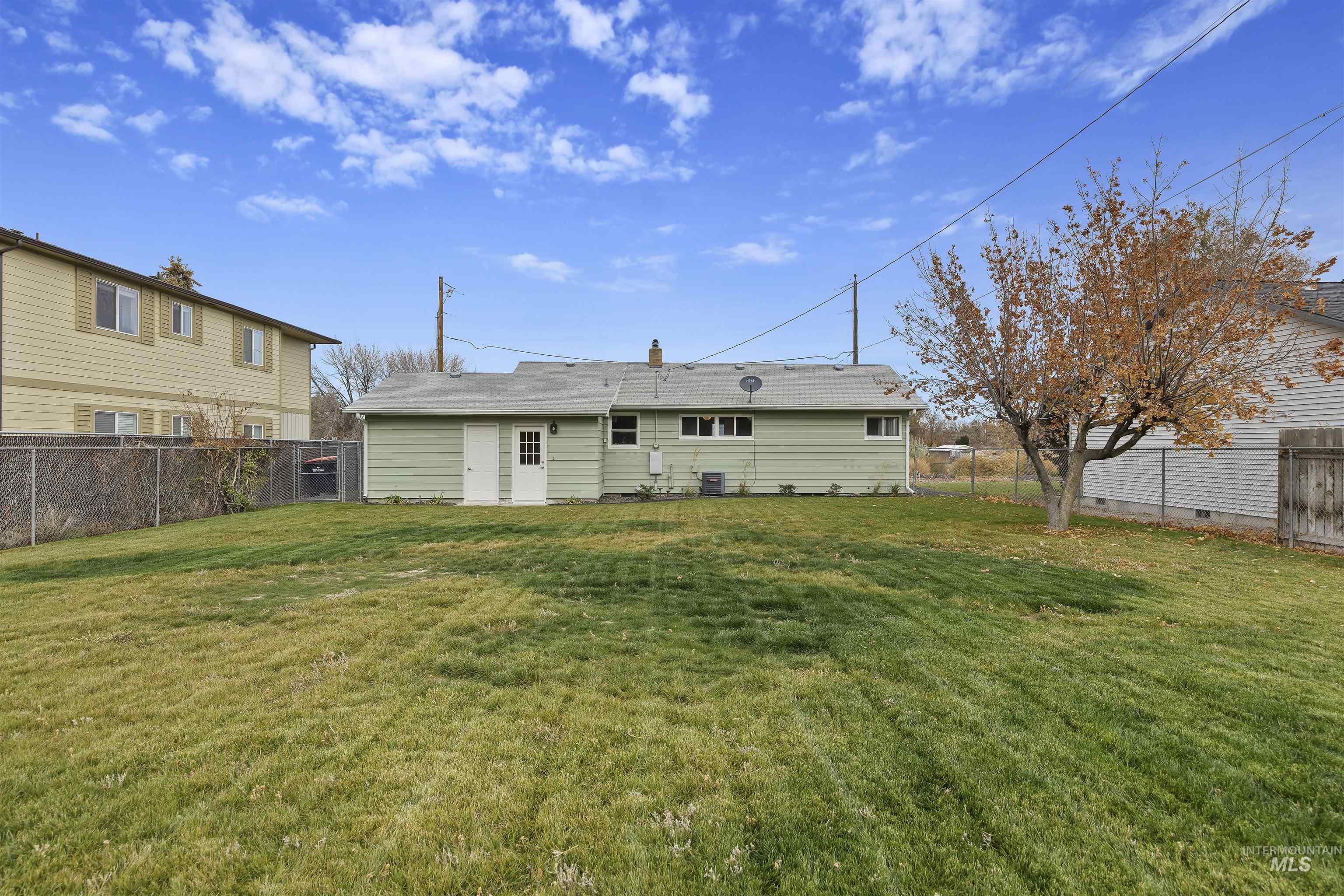 489 W Borah Ave, Twin Falls, Idaho 83301, 5 Bedrooms, 2 Bathrooms, Residential For Sale, Price $349,000,MLS 98975020