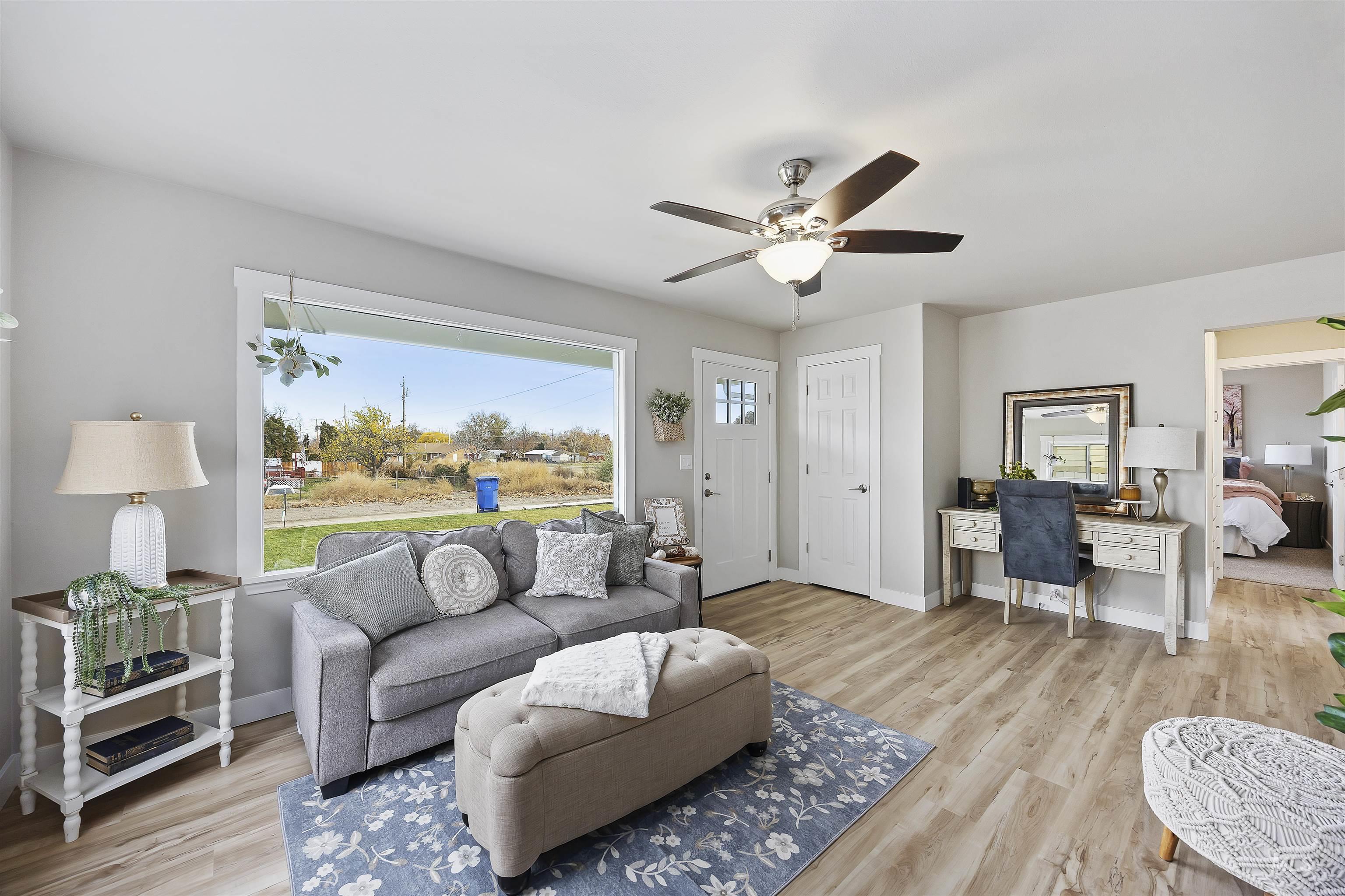 489 W Borah Ave, Twin Falls, Idaho 83301, 5 Bedrooms, 2 Bathrooms, Residential For Sale, Price $349,000,MLS 98975020