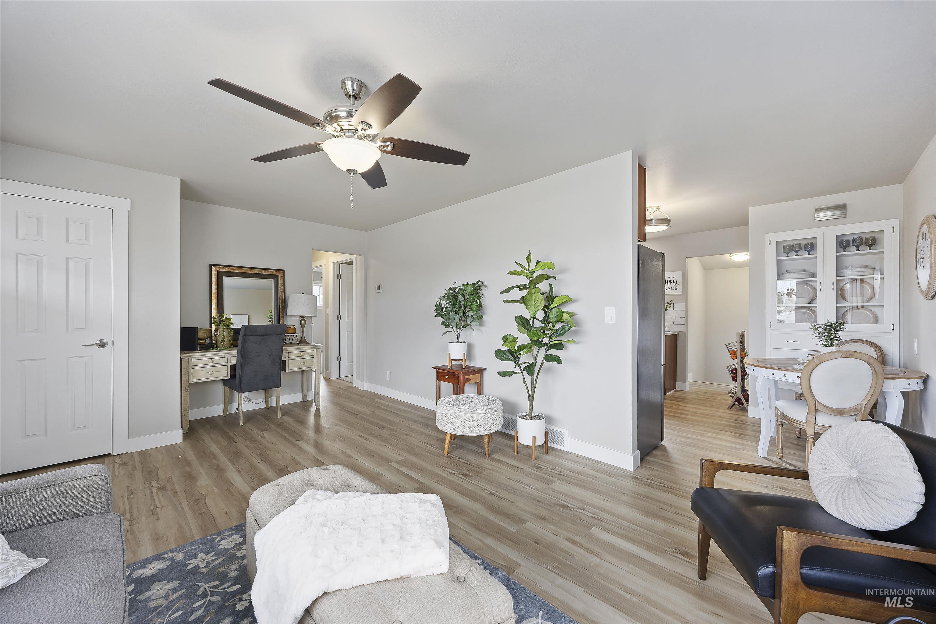 489 W Borah Ave, Twin Falls, Idaho 83301, 5 Bedrooms, 2 Bathrooms, Residential For Sale, Price $349,000,MLS 98975020