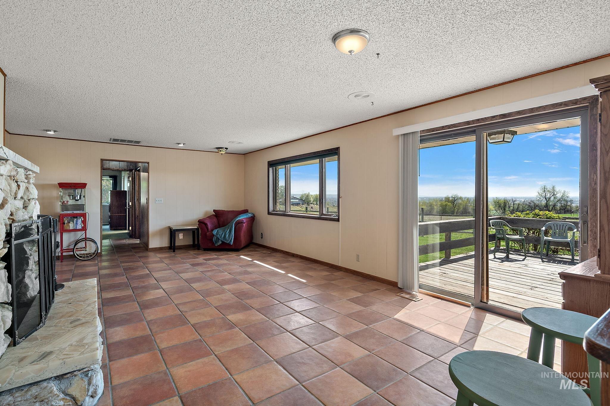 4371 N Grand View Lane, Ontario, Oregon 97914, 4 Bedrooms, 2.5 Bathrooms, Residential For Sale, Price $629,000,MLS 98975023