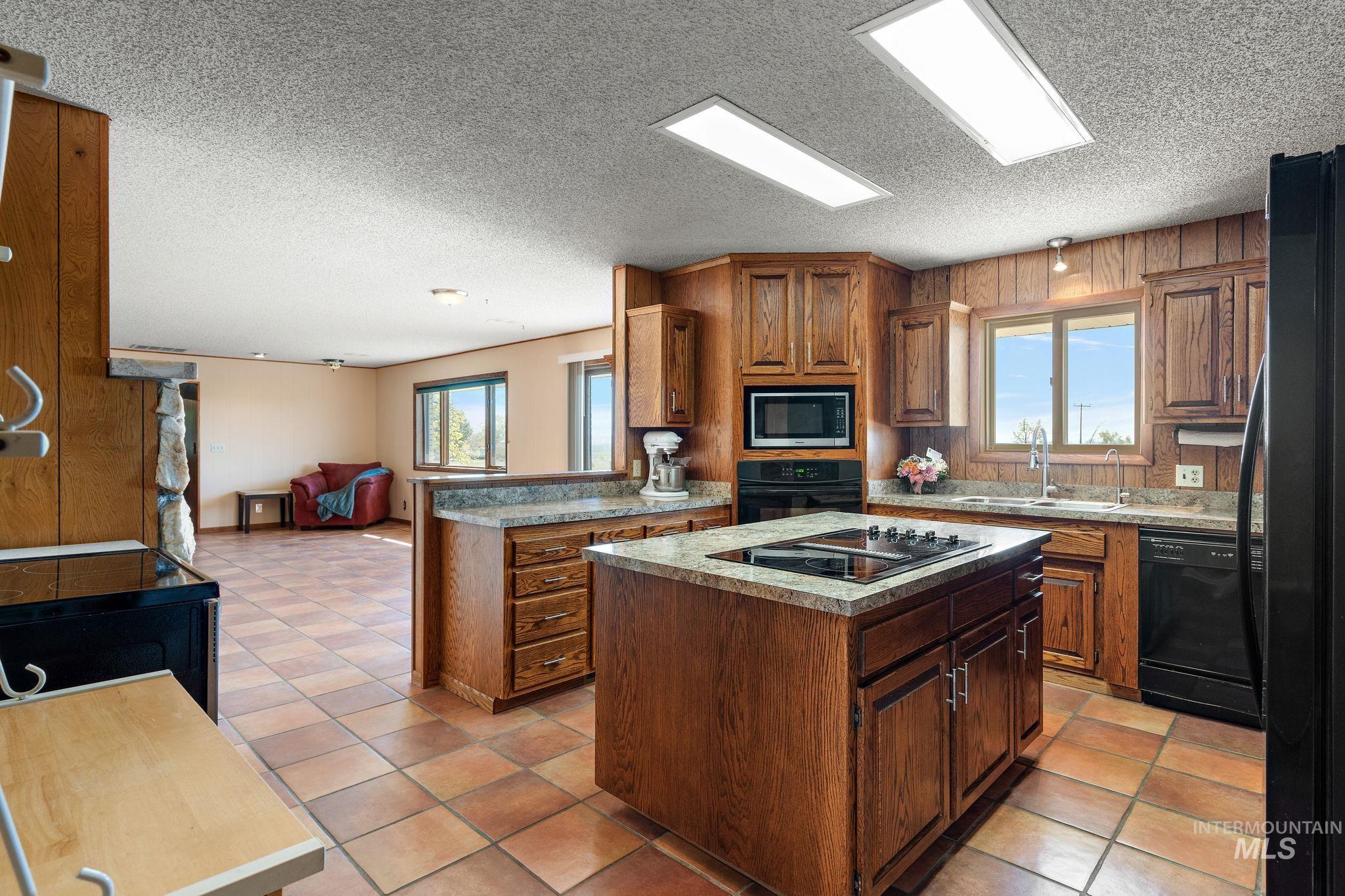 4371 N Grand View Lane, Ontario, Oregon 97914, 4 Bedrooms, 2.5 Bathrooms, Residential For Sale, Price $629,000,MLS 98975023