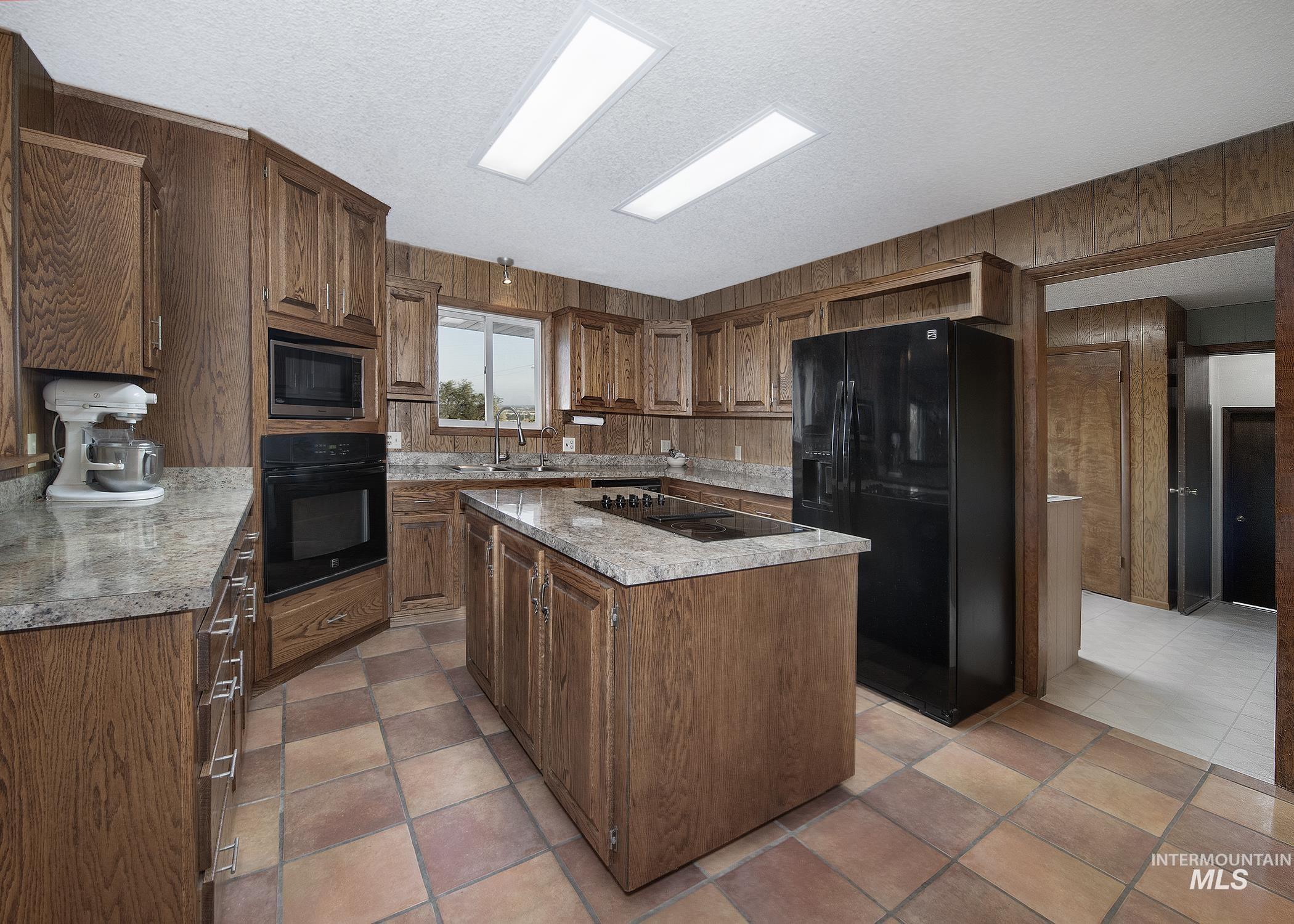 4371 N Grand View Lane, Ontario, Oregon 97914, 4 Bedrooms, 2.5 Bathrooms, Residential For Sale, Price $629,000,MLS 98975023