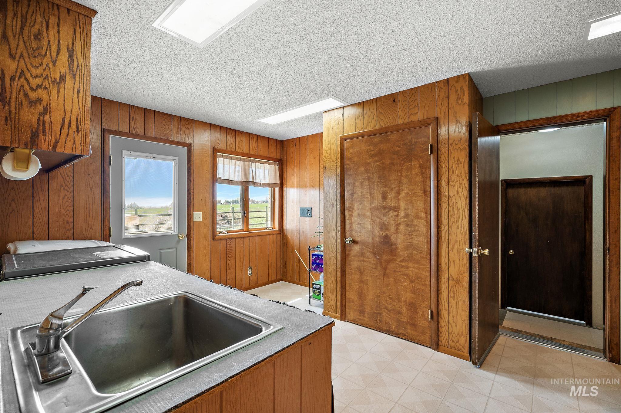 4371 N Grand View Lane, Ontario, Oregon 97914, 4 Bedrooms, 2.5 Bathrooms, Residential For Sale, Price $629,000,MLS 98975023