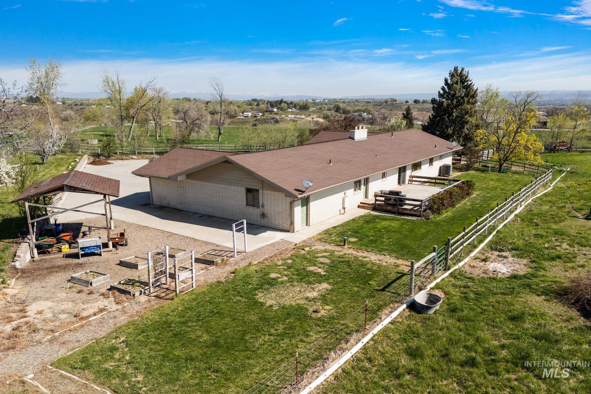 4371 N Grand View Lane, Ontario, Oregon 97914, 4 Bedrooms, 2.5 Bathrooms, Residential For Sale, Price $629,000,MLS 98975023