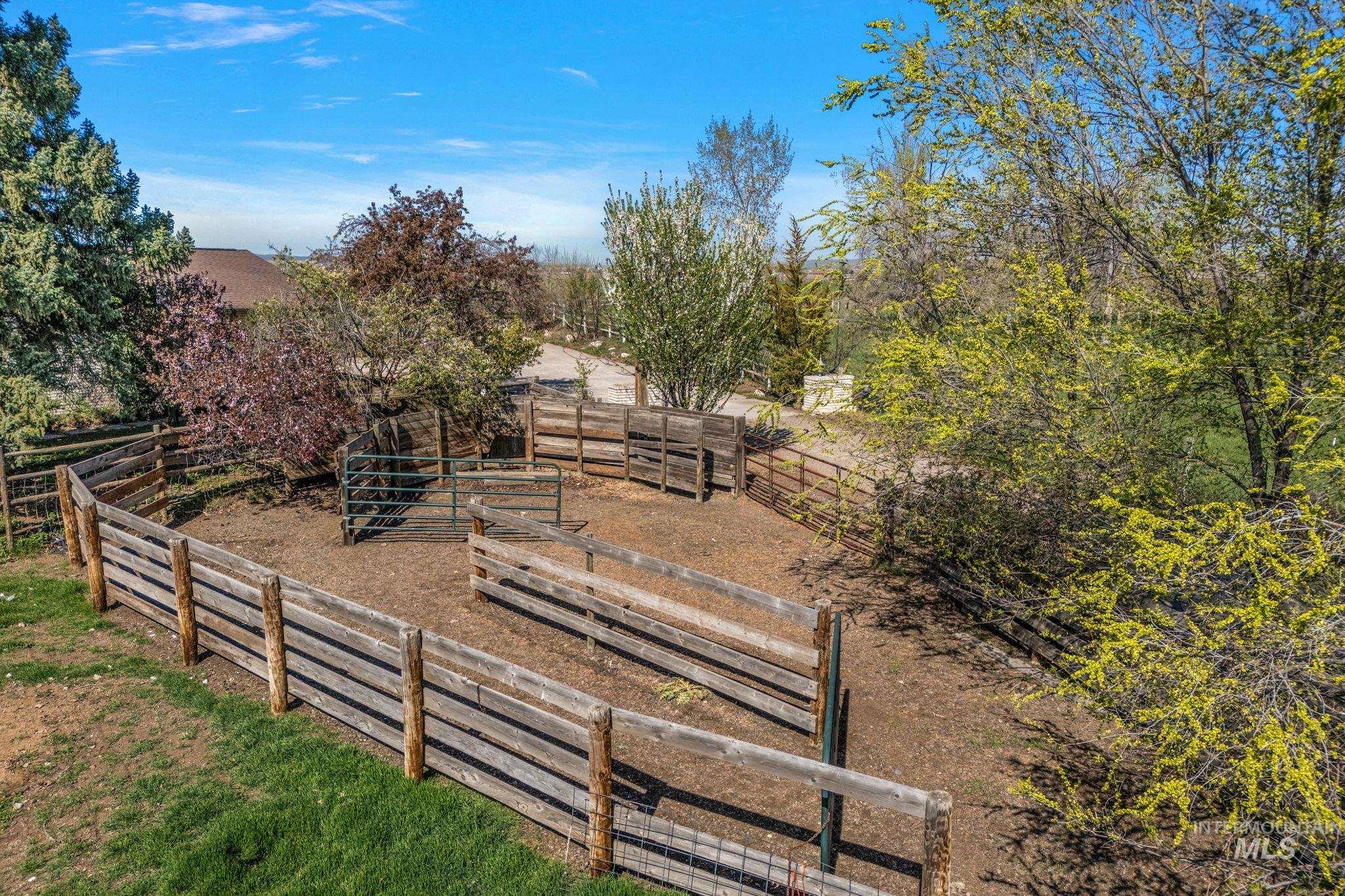 4371 N Grand View Lane, Ontario, Oregon 97914, 4 Bedrooms, 2.5 Bathrooms, Residential For Sale, Price $629,000,MLS 98975023