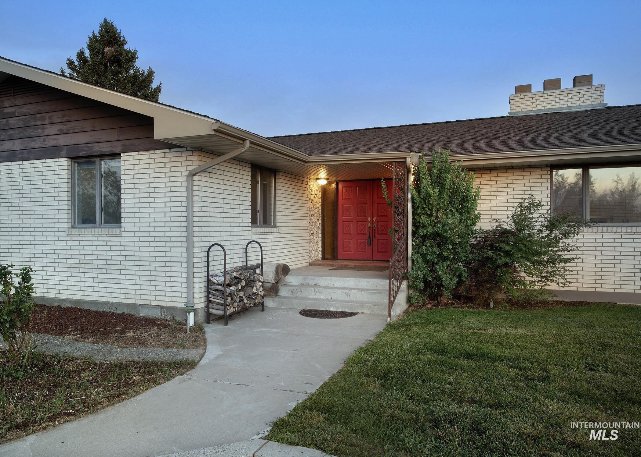 4371 N Grand View Lane, Ontario, Oregon 97914, 4 Bedrooms, 2.5 Bathrooms, Residential For Sale, Price $629,000,MLS 98975023