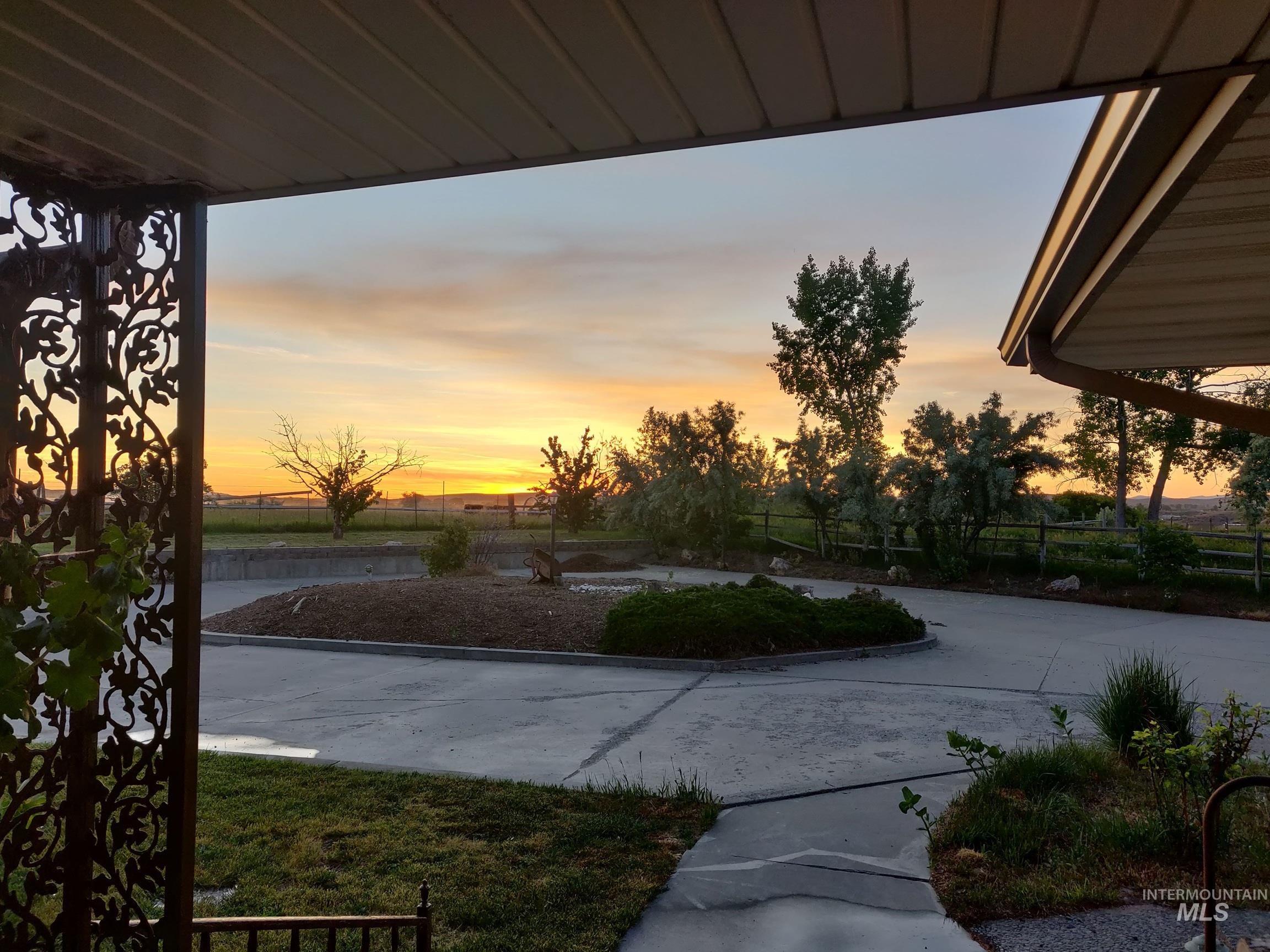 4371 N Grand View Lane, Ontario, Oregon 97914, 4 Bedrooms, 2.5 Bathrooms, Residential For Sale, Price $629,000,MLS 98975023