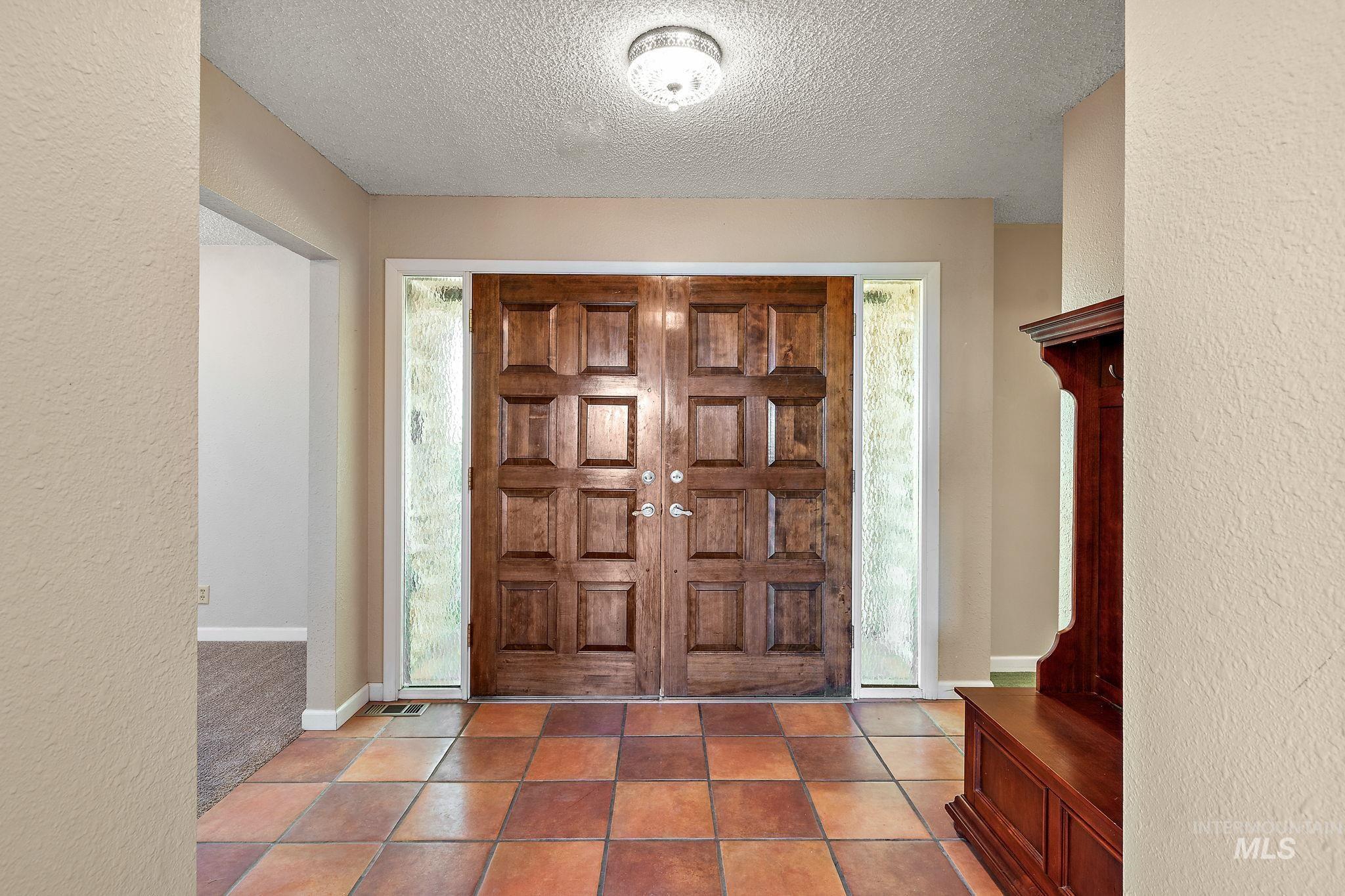 4371 N Grand View Lane, Ontario, Oregon 97914, 4 Bedrooms, 2.5 Bathrooms, Residential For Sale, Price $629,000,MLS 98975023