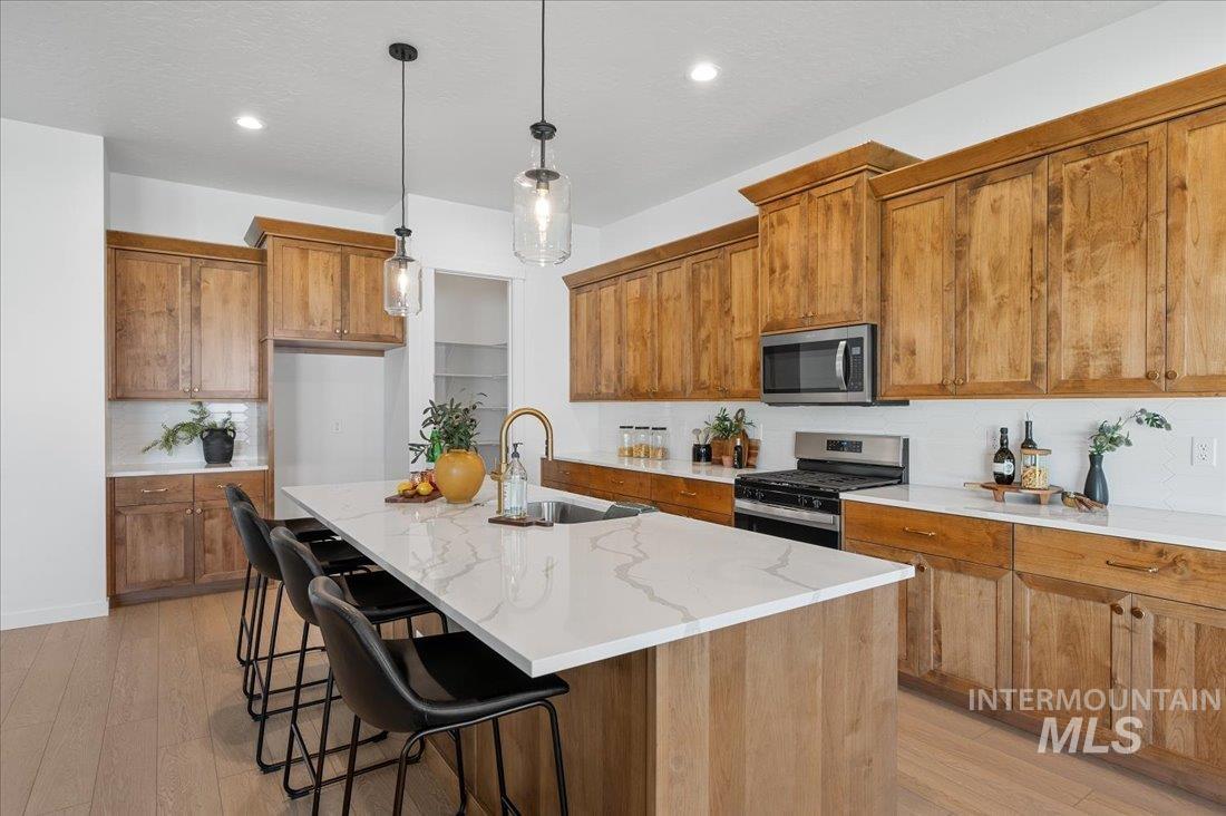 5182 W River Oaks Dr, Meridian, Idaho 83646, 4 Bedrooms, 3 Bathrooms, Residential For Sale, Price $719,000,MLS 98975024