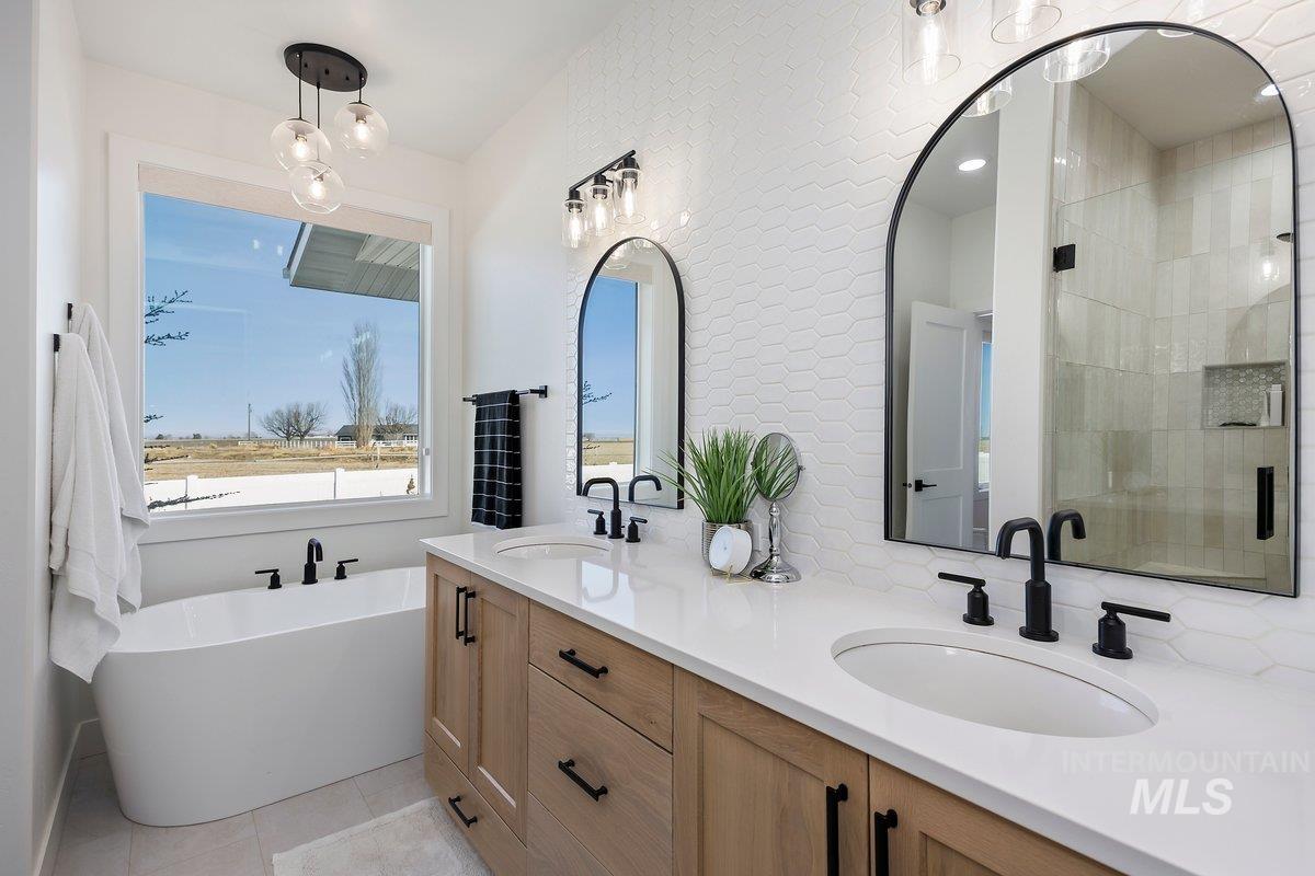 1046 Northridge Way, Kimberly, Idaho 83341, 5 Bedrooms, 3 Bathrooms, Residential For Sale, Price $725,000,MLS 98975025