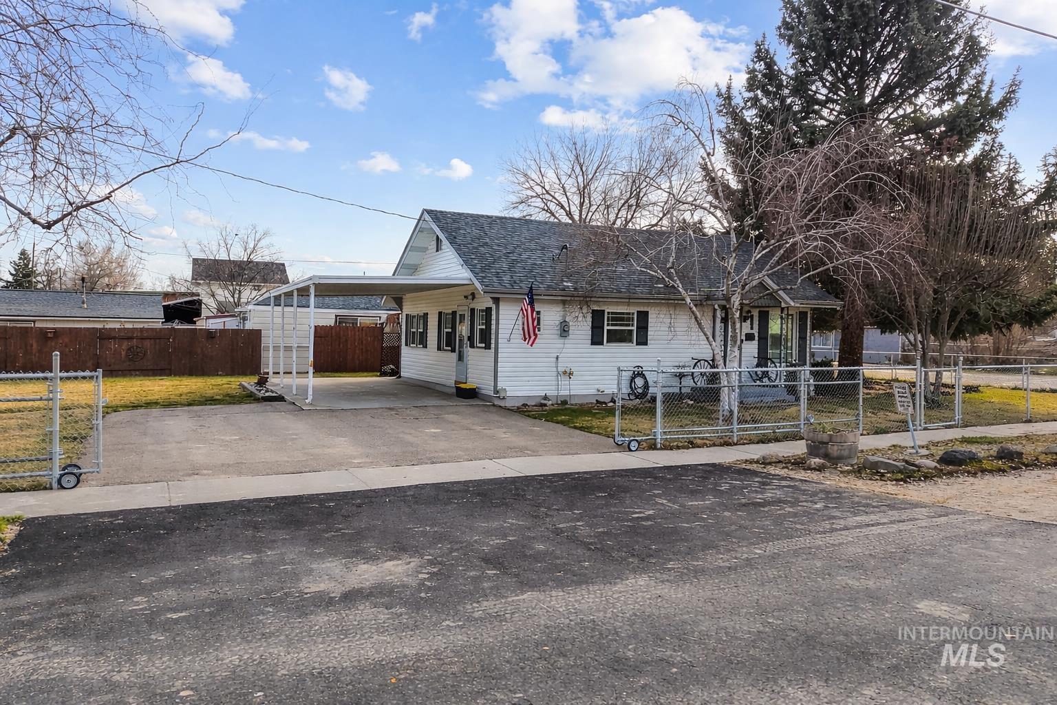 241 W Idaho Avenue, Meridian, Idaho 83642, 2 Bedrooms, 1 Bathroom, Residential For Sale, Price $385,000,MLS 98975026