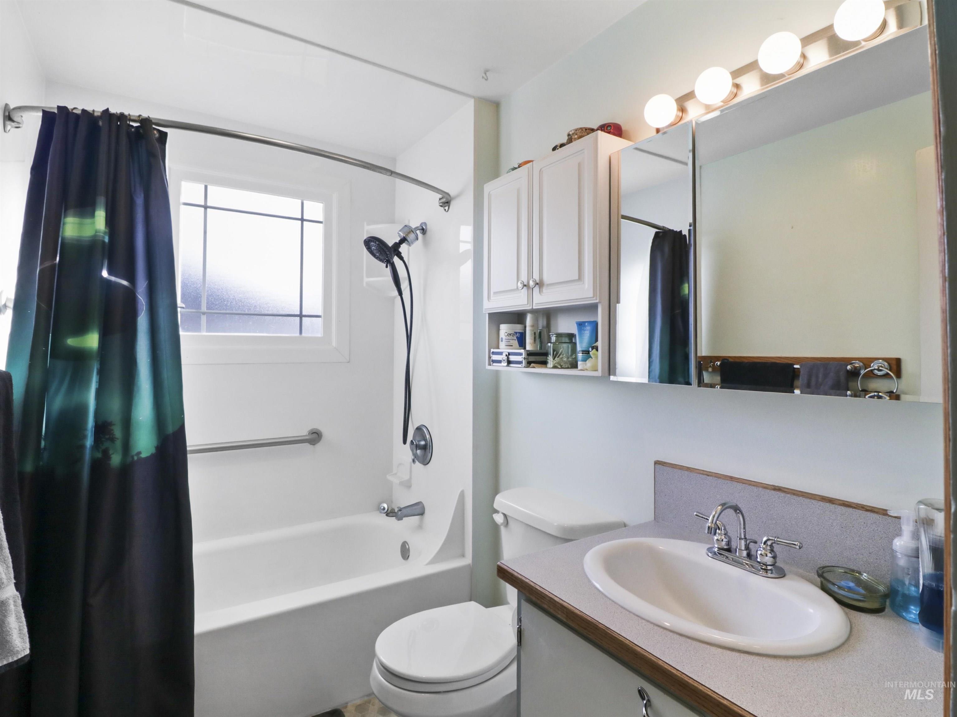 241 W Idaho Avenue, Meridian, Idaho 83642, 2 Bedrooms, 1 Bathroom, Residential For Sale, Price $385,000,MLS 98975026