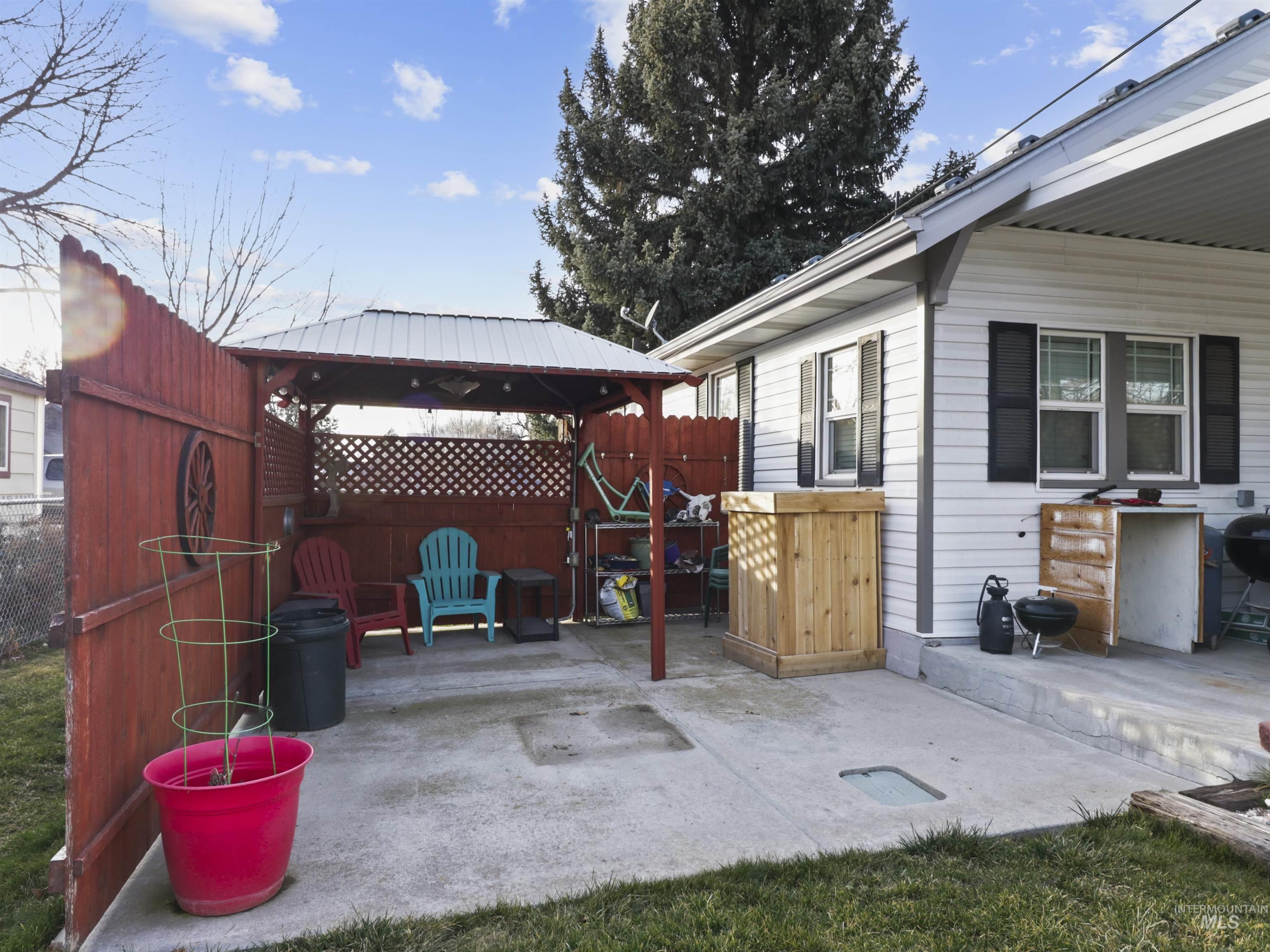 241 W Idaho Avenue, Meridian, Idaho 83642, 2 Bedrooms, 1 Bathroom, Residential For Sale, Price $385,000, 98975026