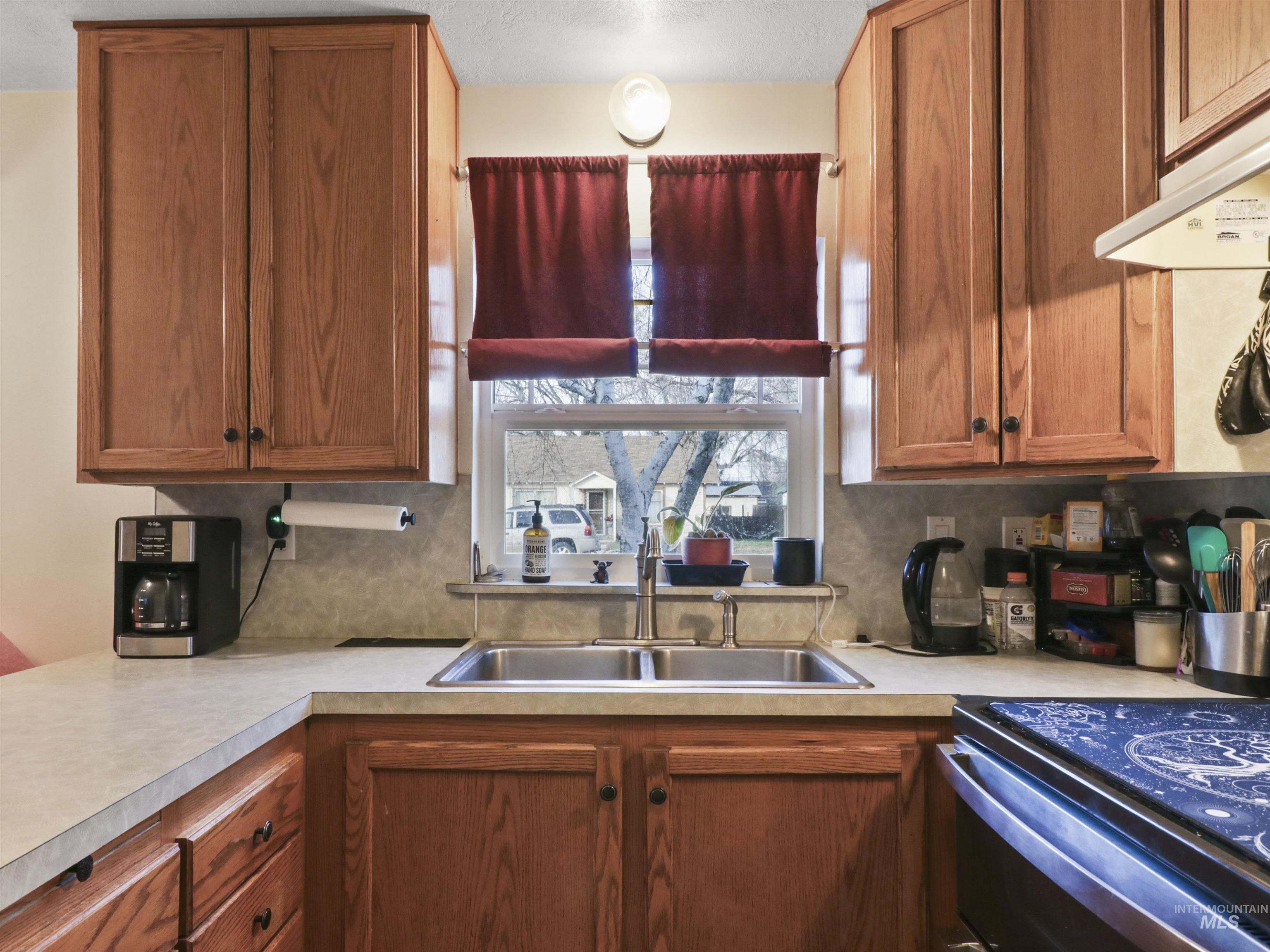 241 W Idaho Avenue, Meridian, Idaho 83642, 2 Bedrooms, 1 Bathroom, Residential For Sale, Price $385,000,MLS 98975026