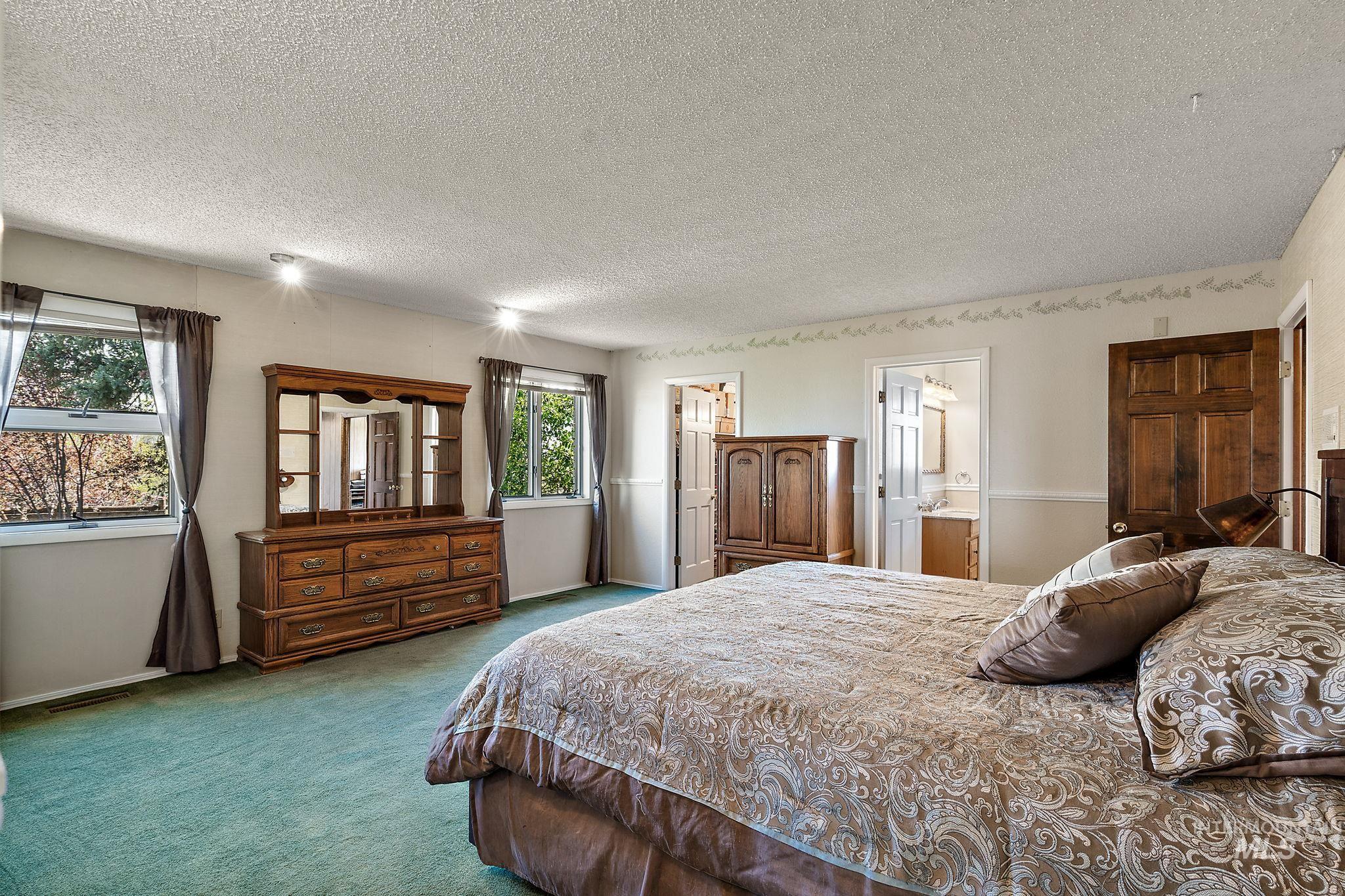 4371 N Grandview Lane B, Ontario, Oregon 97914, 3 Bedrooms, 2.5 Bathrooms, Farm & Ranch For Sale, Price $639,000,MLS 98975027