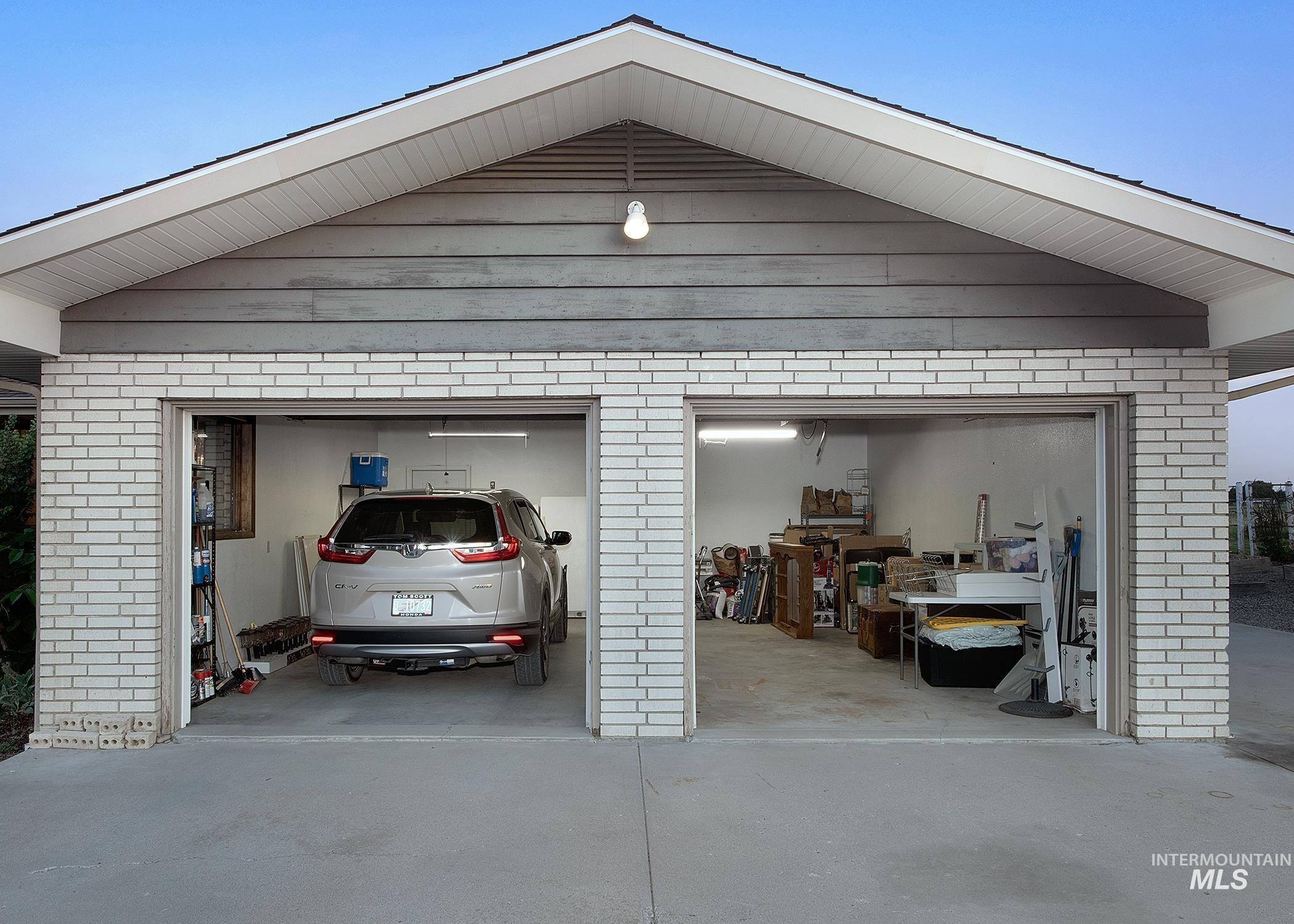 4371 N Grandview Lane B, Ontario, Oregon 97914, 3 Bedrooms, 2.5 Bathrooms, Farm & Ranch For Sale, Price $639,000,MLS 98975027