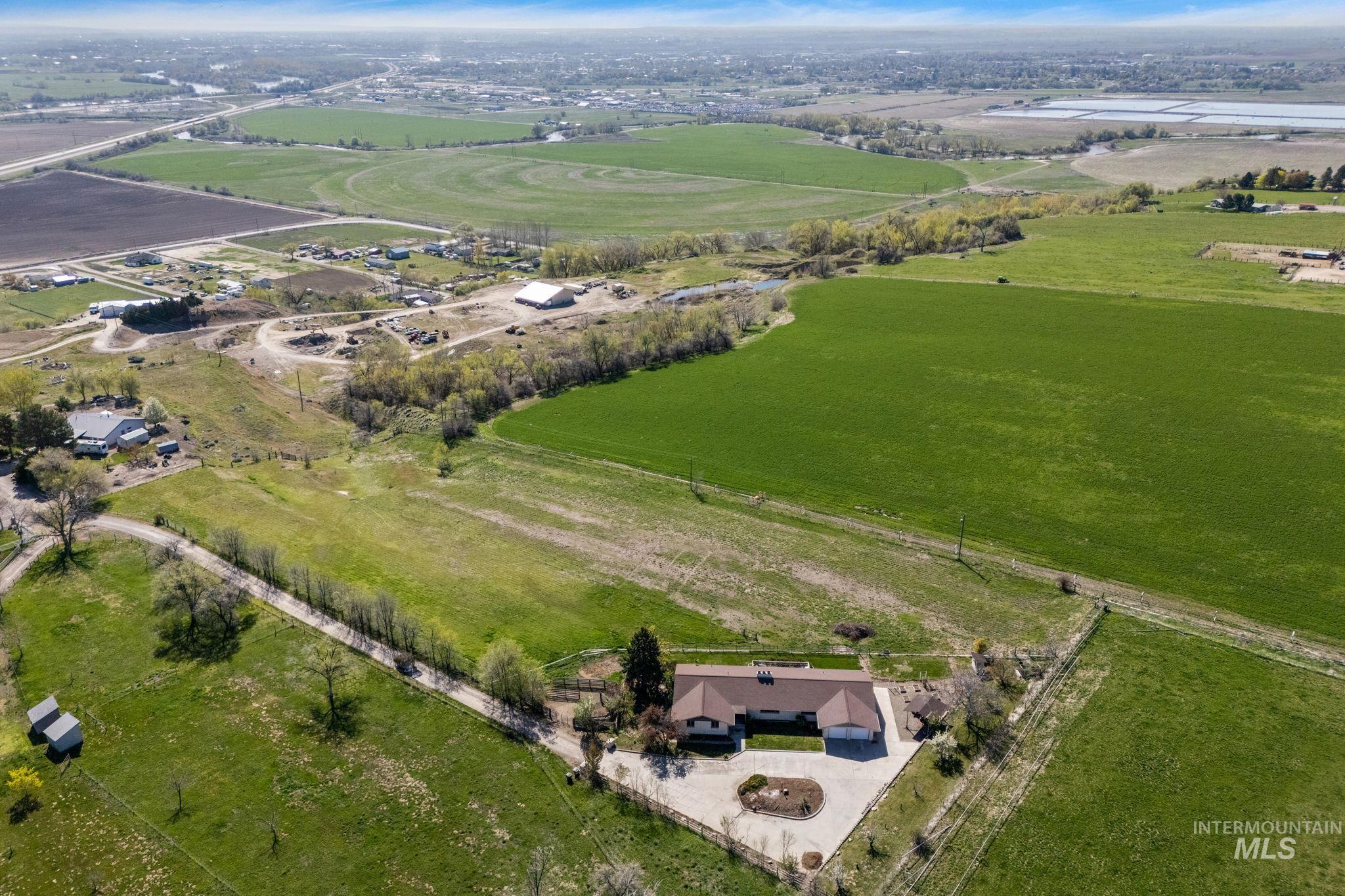 4371 N Grandview Lane B, Ontario, Oregon 97914, 3 Bedrooms, 2.5 Bathrooms, Farm & Ranch For Sale, Price $639,000,MLS 98975027