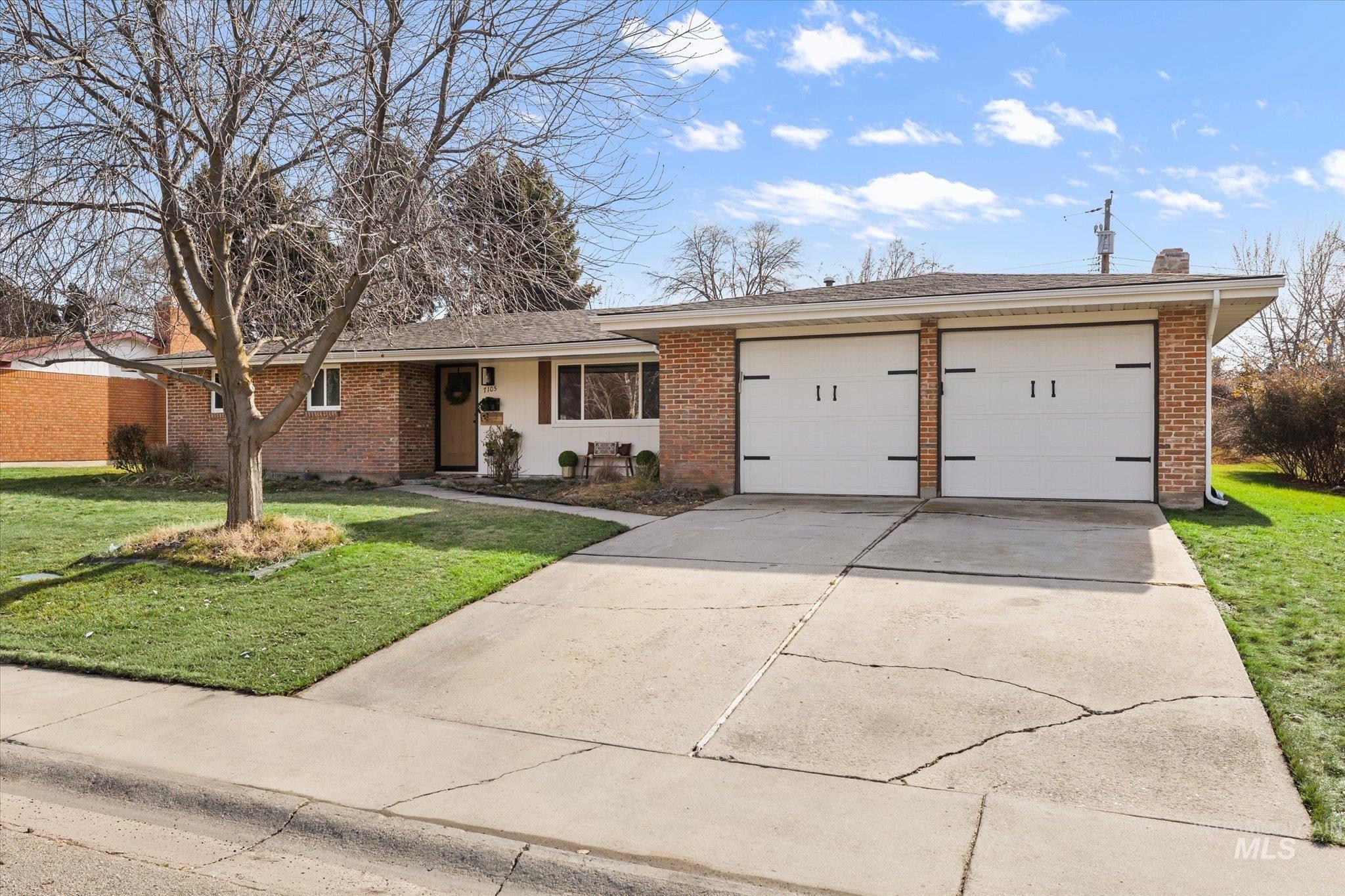 7105 W San Fernando, Boise, Idaho 83704, 3 Bedrooms, 2 Bathrooms, Residential For Sale, Price $449,900,MLS 98975034