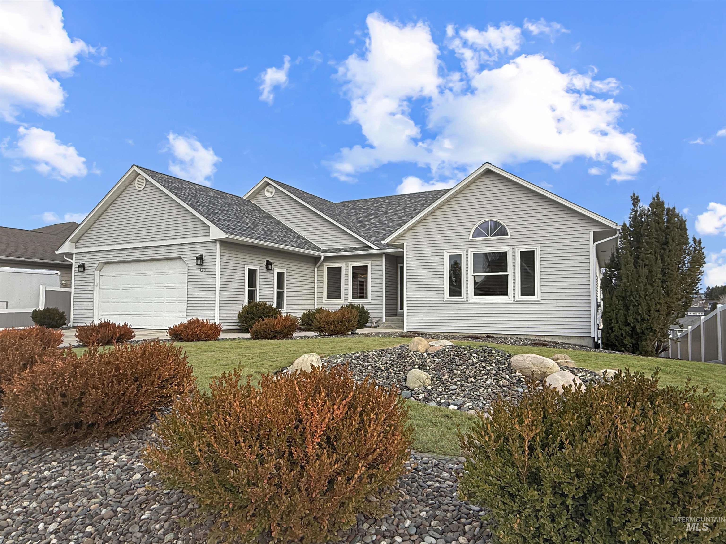 420 Summit, Moscow, Idaho 83843, 4 Bedrooms, 3.5 Bathrooms, Residential For Sale, Price $709,000,MLS 98975035