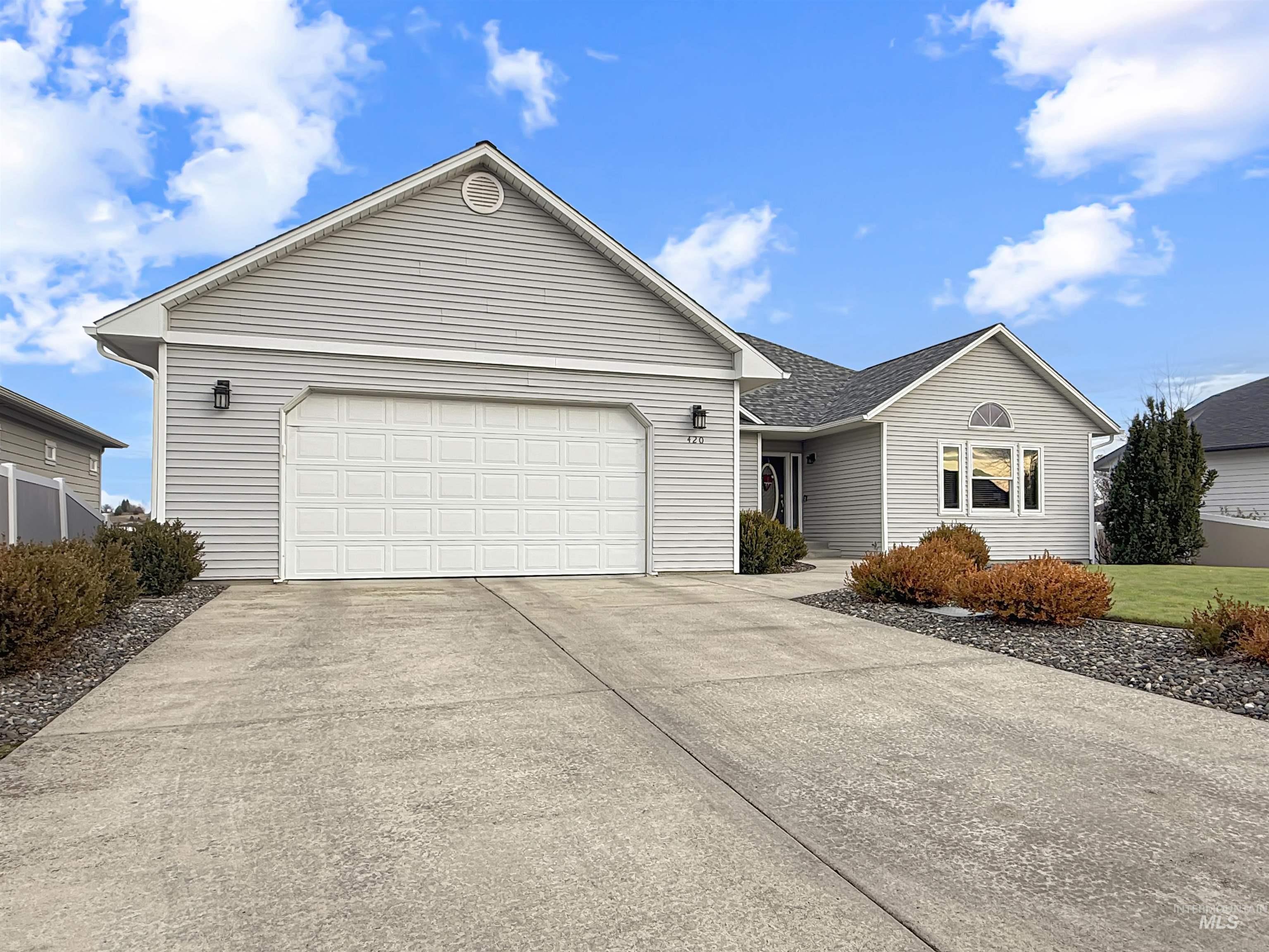 420 Summit, Moscow, Idaho 83843, 4 Bedrooms, 3.5 Bathrooms, Residential For Sale, Price $709,000,MLS 98975035