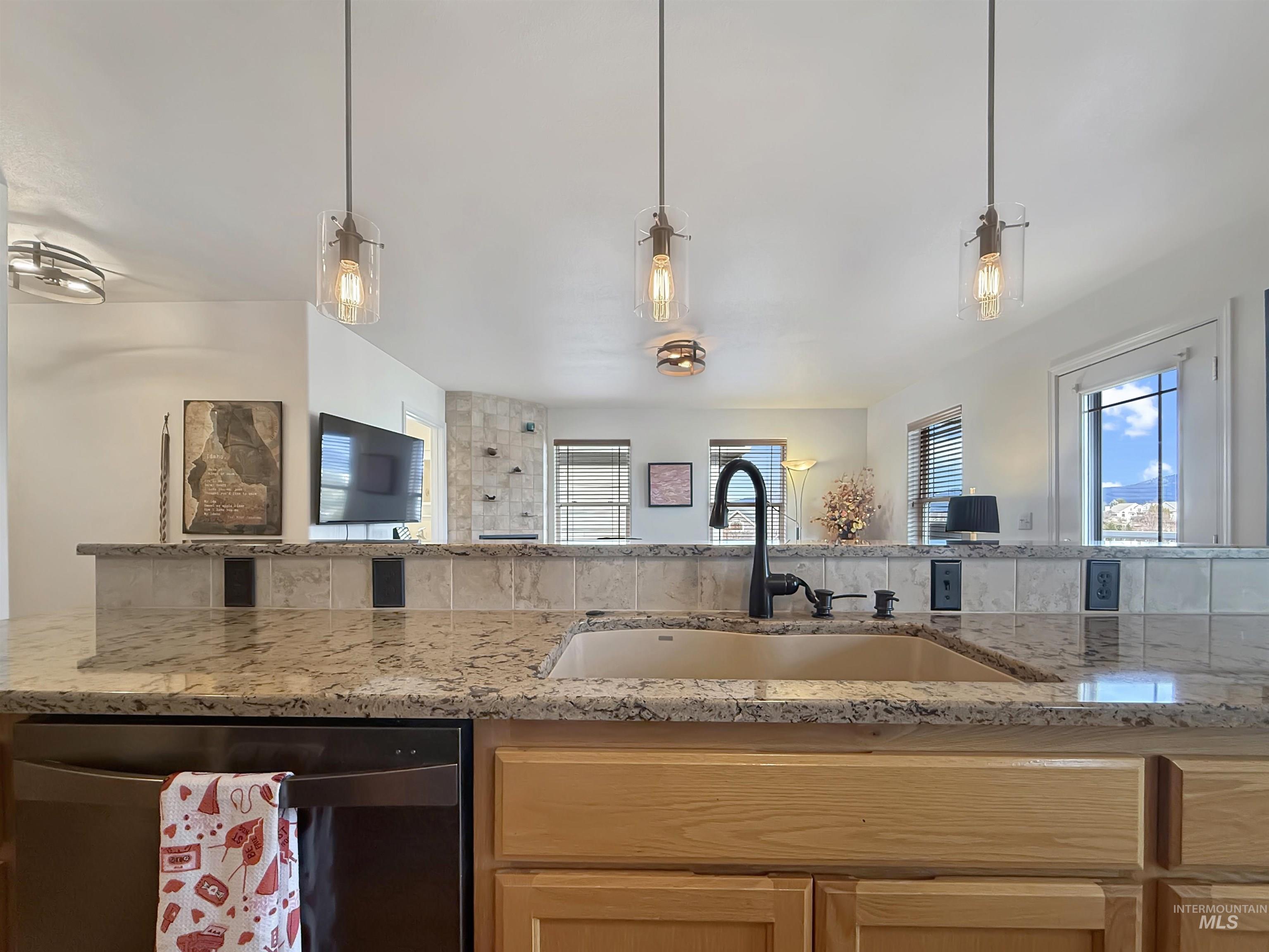 420 Summit, Moscow, Idaho 83843, 4 Bedrooms, 3.5 Bathrooms, Residential For Sale, Price $709,000,MLS 98975035