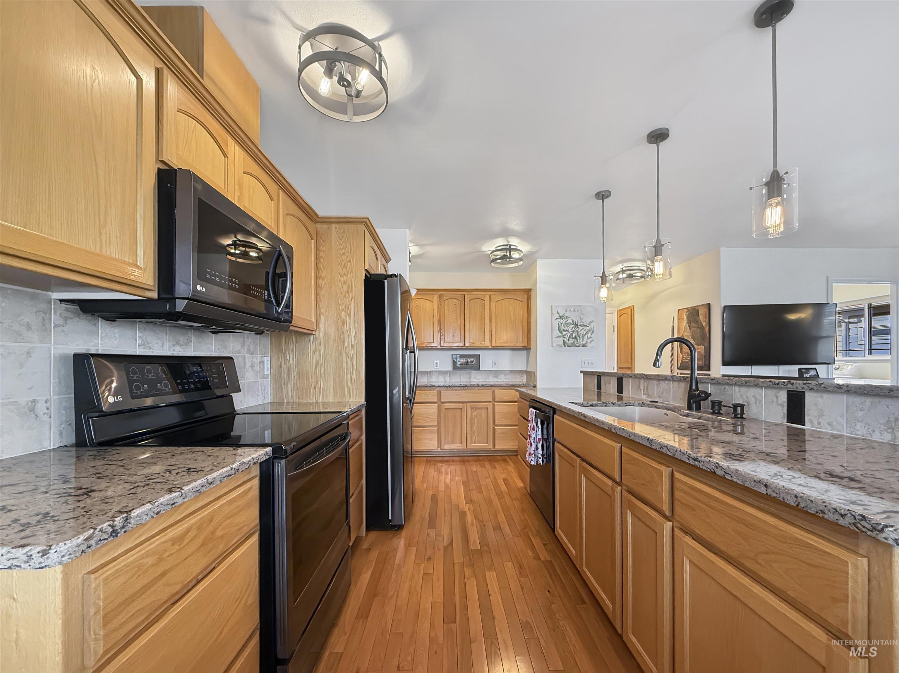 420 Summit, Moscow, Idaho 83843, 4 Bedrooms, 3.5 Bathrooms, Residential For Sale, Price $709,000,MLS 98975035