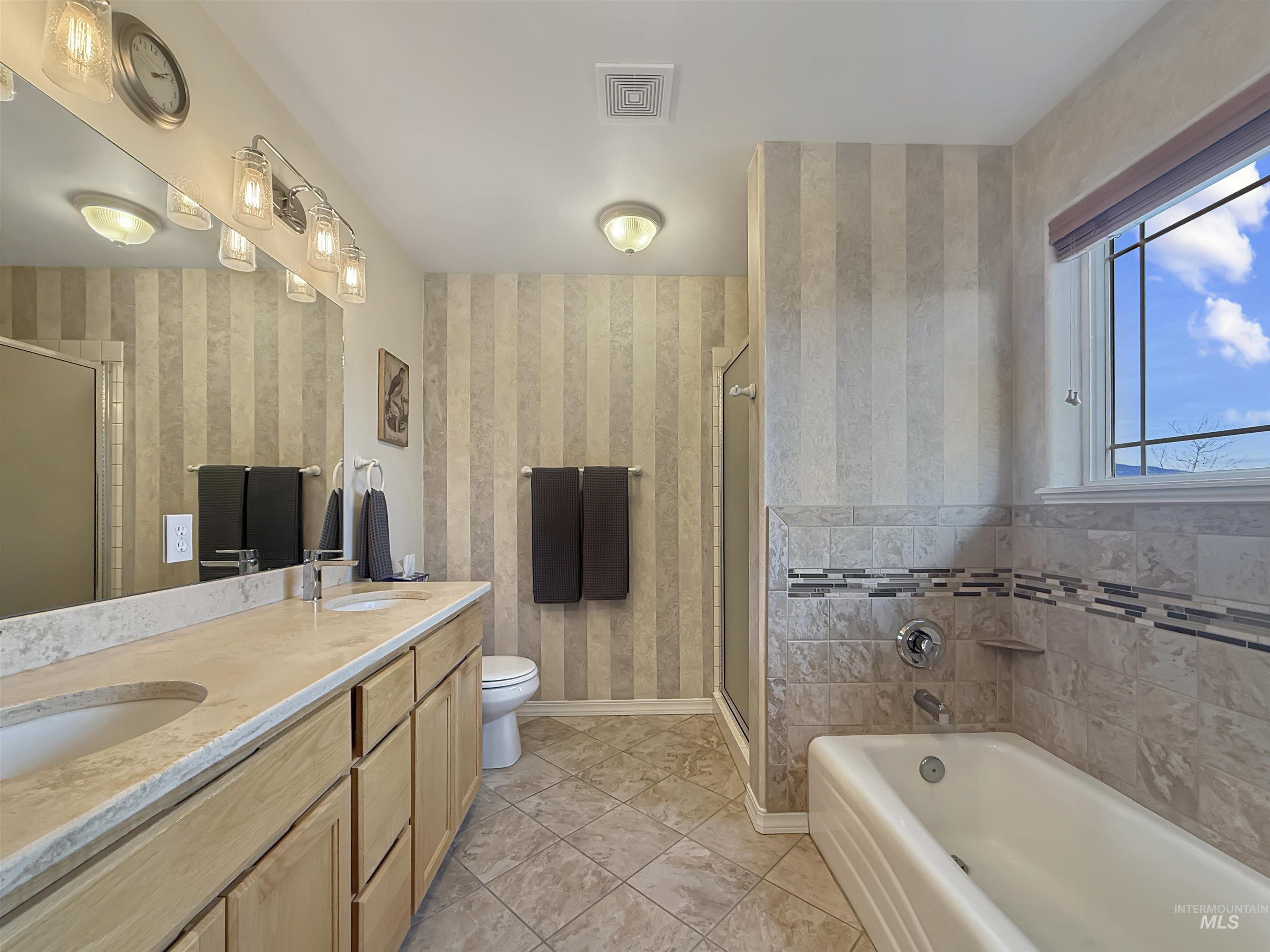 420 Summit, Moscow, Idaho 83843, 4 Bedrooms, 3.5 Bathrooms, Residential For Sale, Price $709,000,MLS 98975035