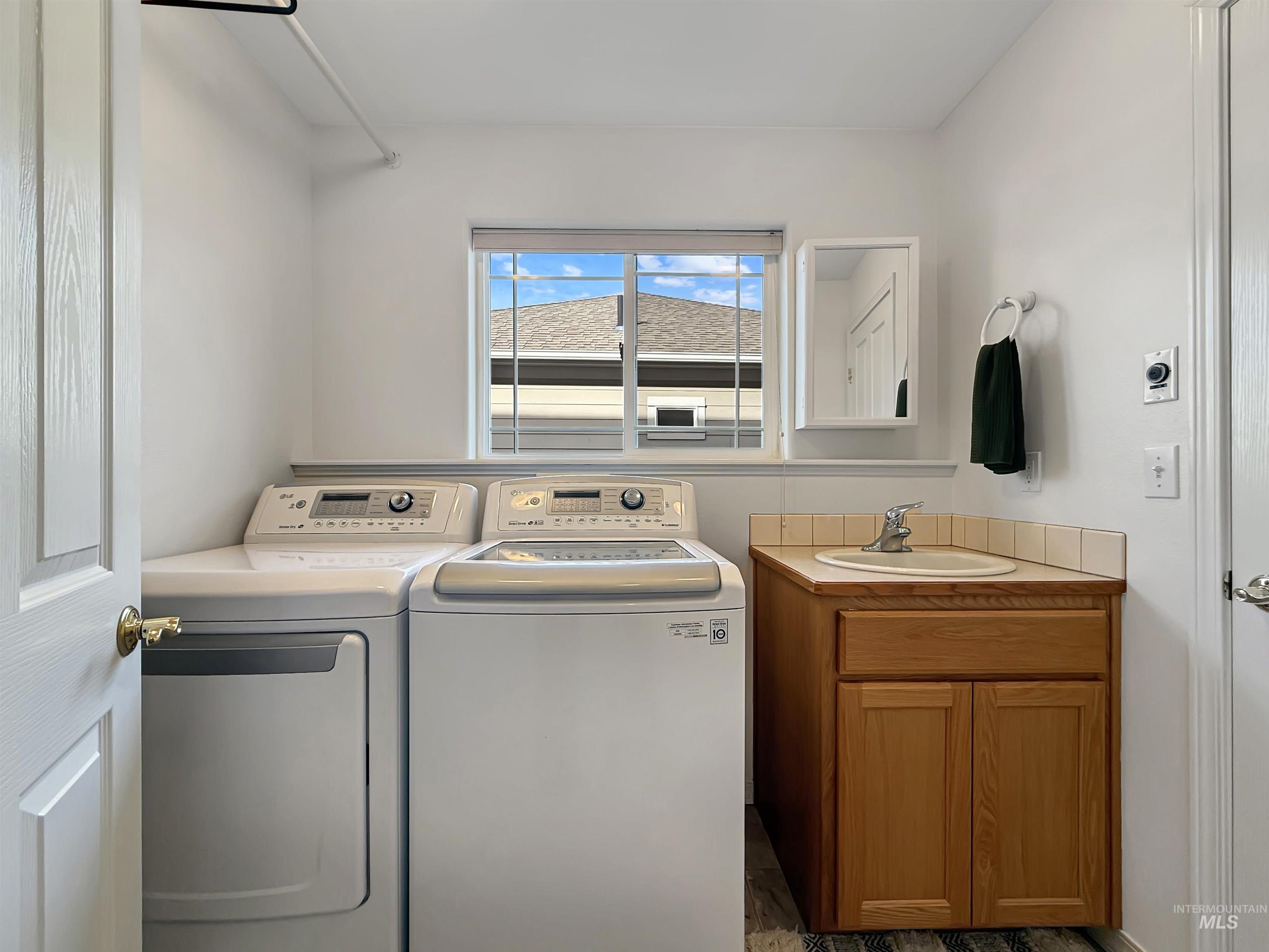 420 Summit, Moscow, Idaho 83843, 4 Bedrooms, 3.5 Bathrooms, Residential For Sale, Price $709,000,MLS 98975035