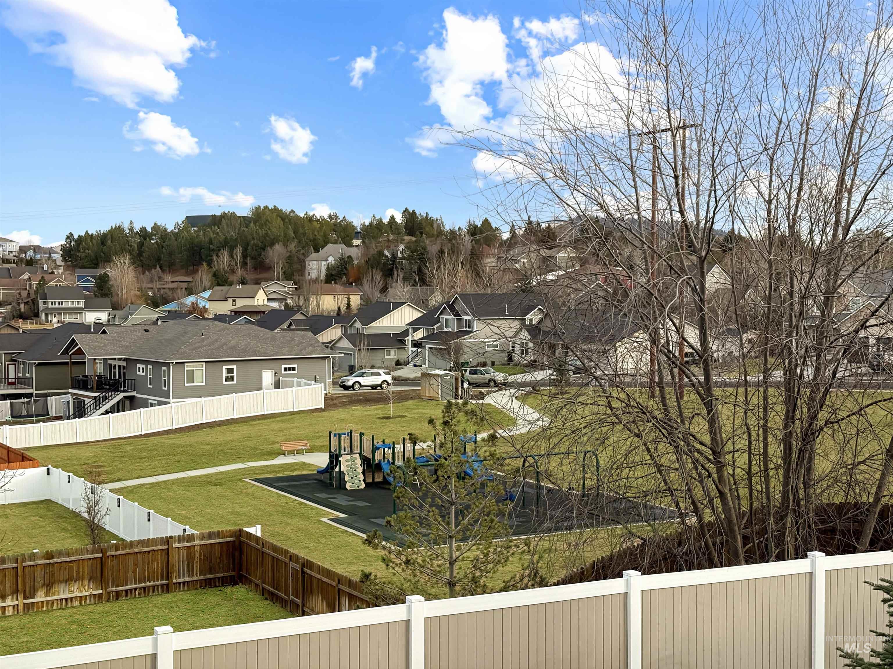 420 Summit, Moscow, Idaho 83843, 4 Bedrooms, 3.5 Bathrooms, Residential For Sale, Price $709,000,MLS 98975035