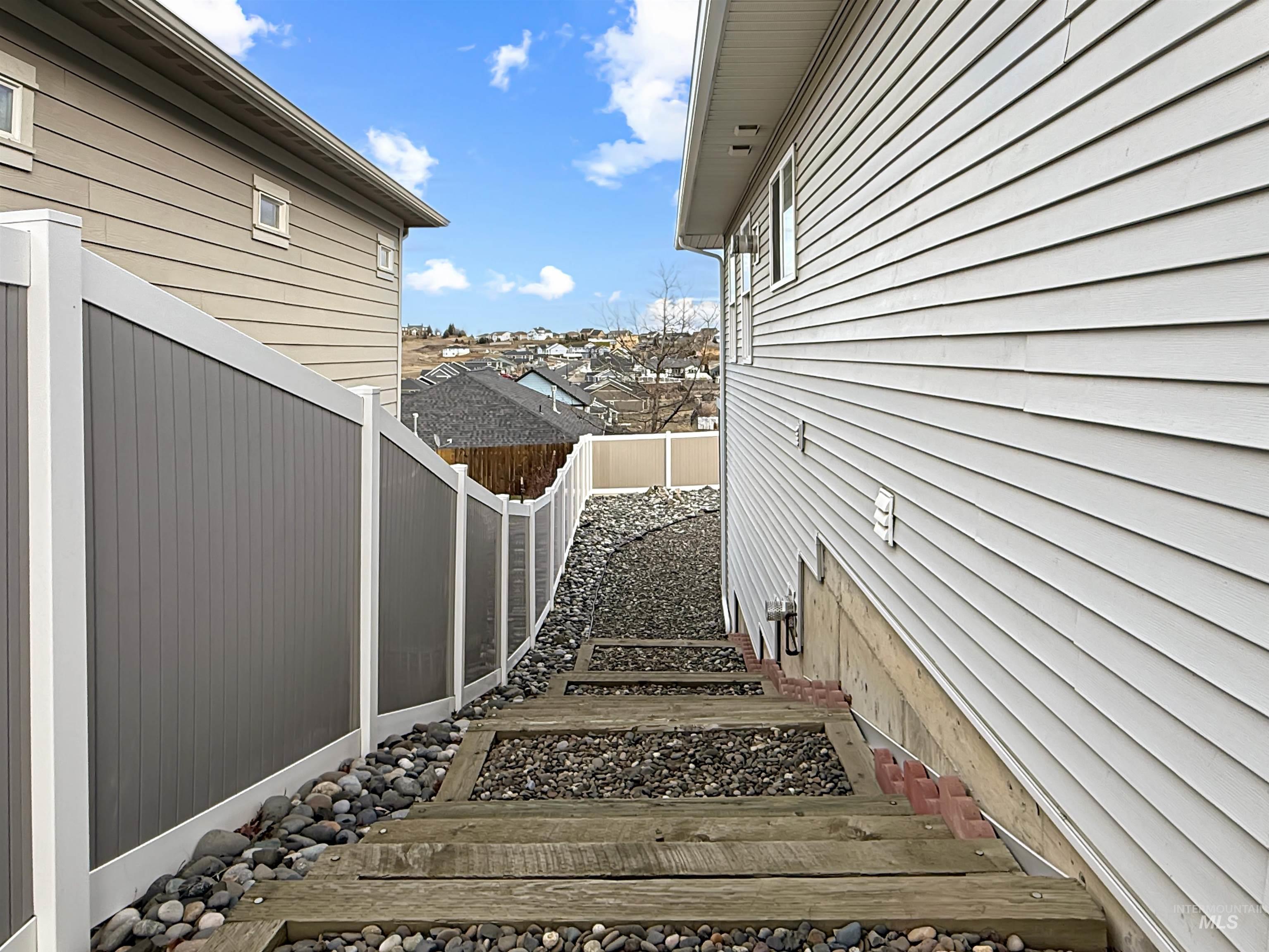 420 Summit, Moscow, Idaho 83843, 4 Bedrooms, 3.5 Bathrooms, Residential For Sale, Price $709,000,MLS 98975035