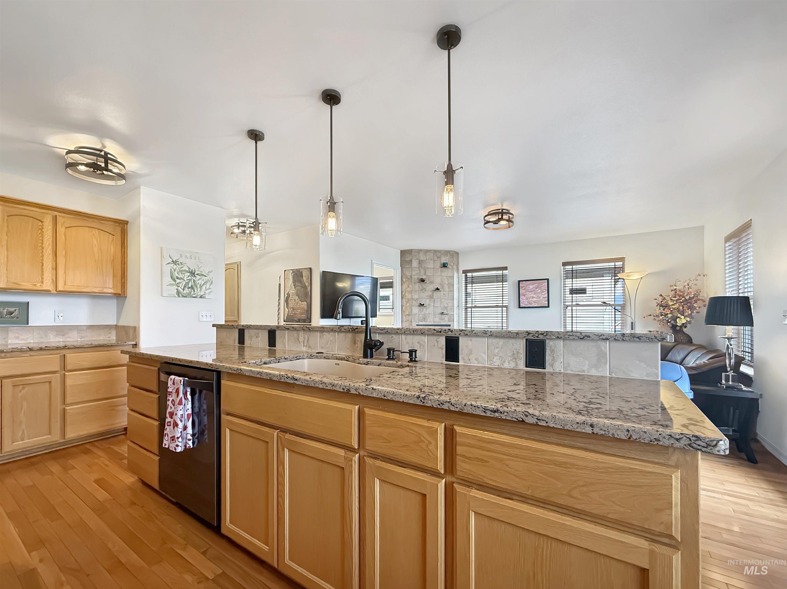 420 Summit, Moscow, Idaho 83843, 4 Bedrooms, 3.5 Bathrooms, Residential For Sale, Price $709,000,MLS 98975035