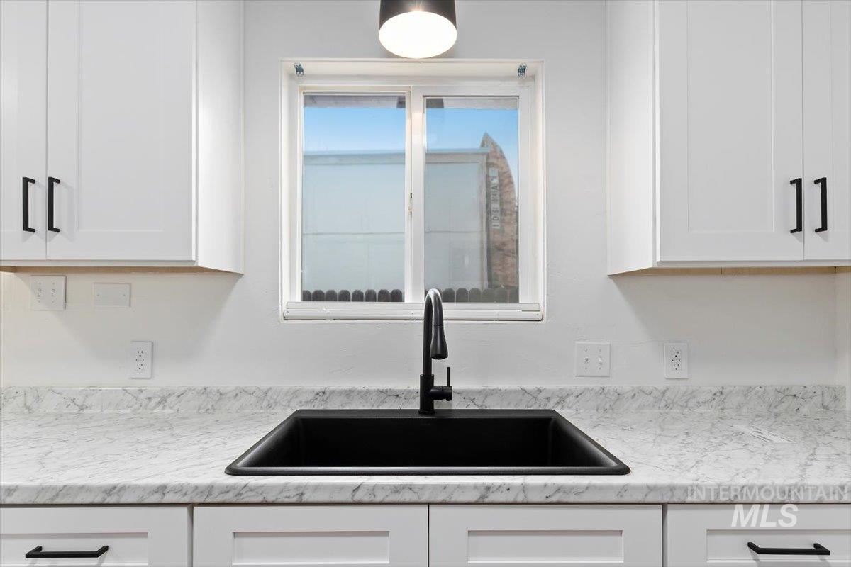 340 Taylor St., Twin Falls, Idaho 83301, 2 Bedrooms, 1 Bathroom, Residential Income For Sale, Price $449,900,MLS 98975040