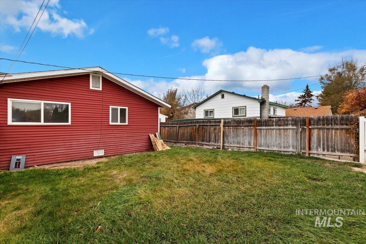 340 Taylor St., Twin Falls, Idaho 83301, 2 Bedrooms, 1 Bathroom, Residential Income For Sale, Price $449,900,MLS 98975040