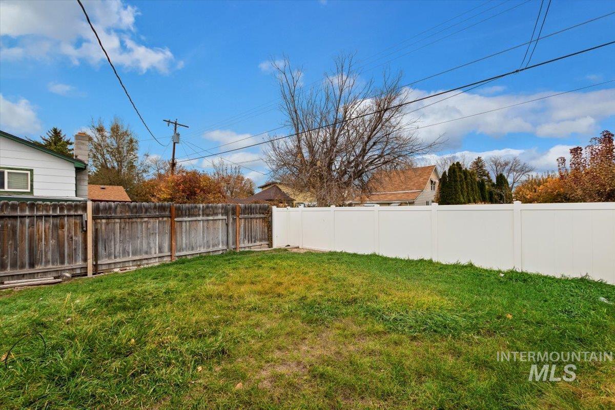 340 Taylor St., Twin Falls, Idaho 83301, 2 Bedrooms, 1 Bathroom, Residential Income For Sale, Price $449,900,MLS 98975040