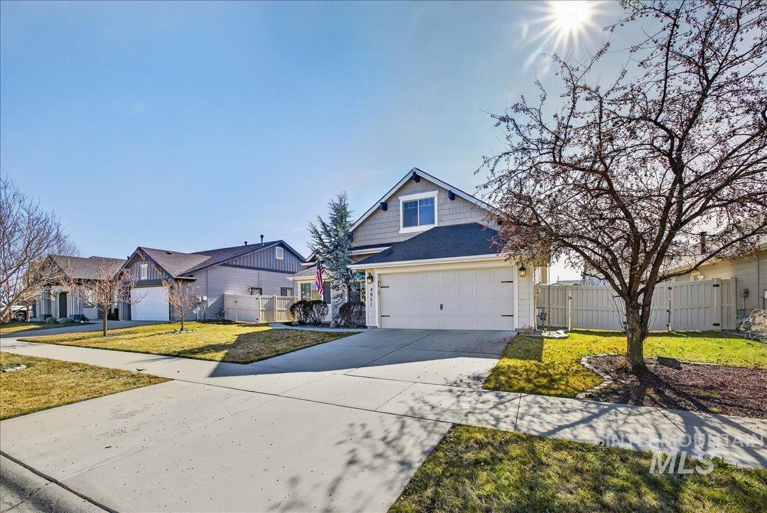 4951 W Torana, Meridian, Idaho 83646, 3 Bedrooms, 2 Bathrooms, Residential For Sale, Price $519,900,MLS 98975041