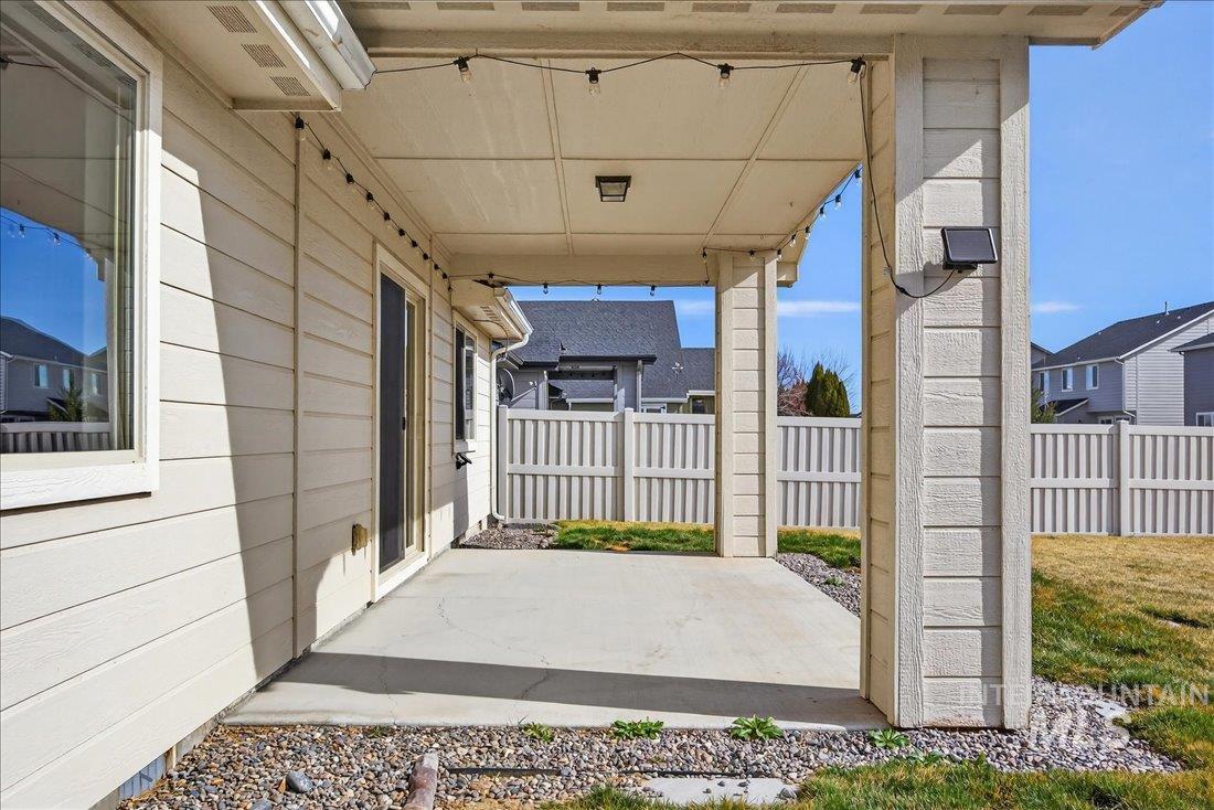 4951 W Torana, Meridian, Idaho 83646, 3 Bedrooms, 2 Bathrooms, Residential For Sale, Price $519,900,MLS 98975041