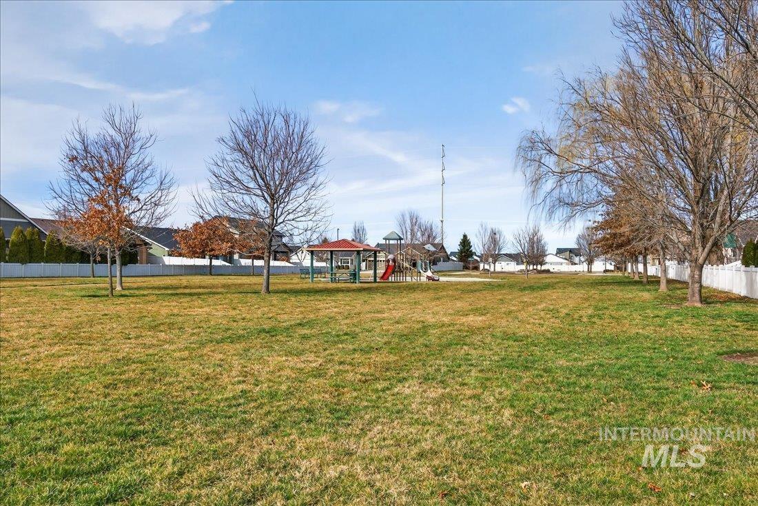 4951 W Torana, Meridian, Idaho 83646, 3 Bedrooms, 2 Bathrooms, Residential For Sale, Price $519,900,MLS 98975041