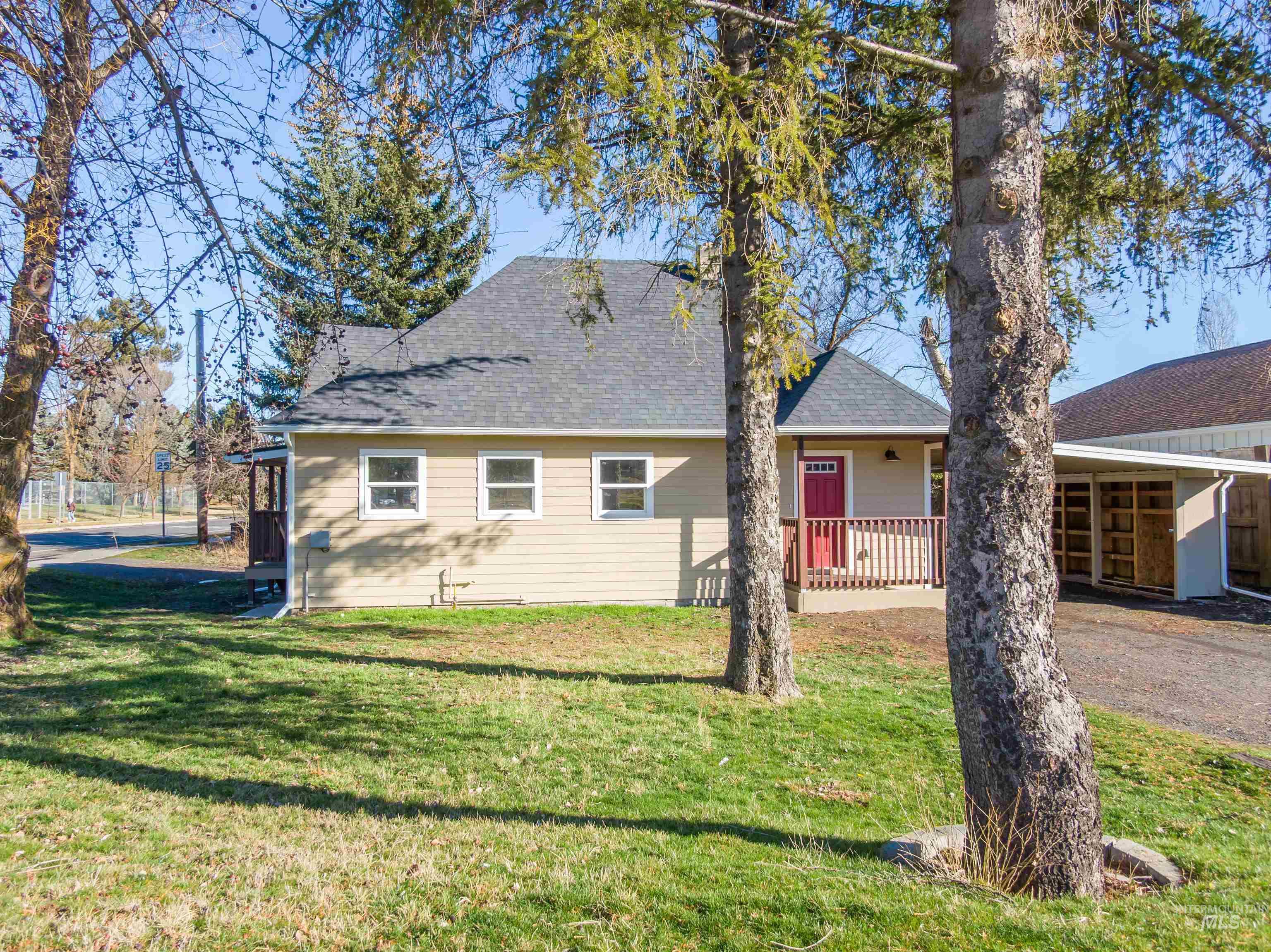 1605 E F Street, Moscow, Idaho 83843, 3 Bedrooms, 2 Bathrooms, Residential For Sale, Price $425,000,MLS 98975042