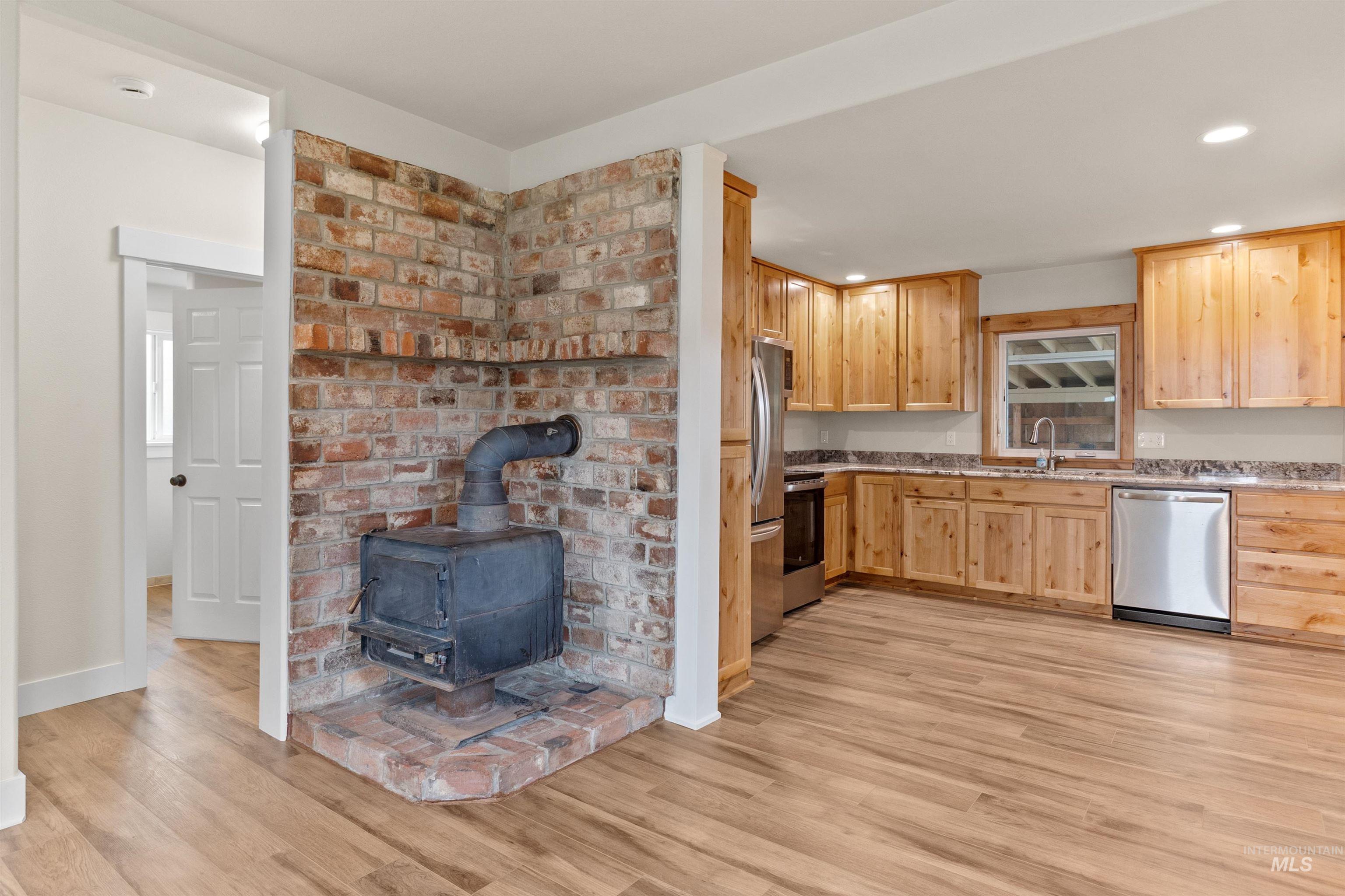 1605 E F Street, Moscow, Idaho 83843, 3 Bedrooms, 2 Bathrooms, Residential For Sale, Price $425,000,MLS 98975042