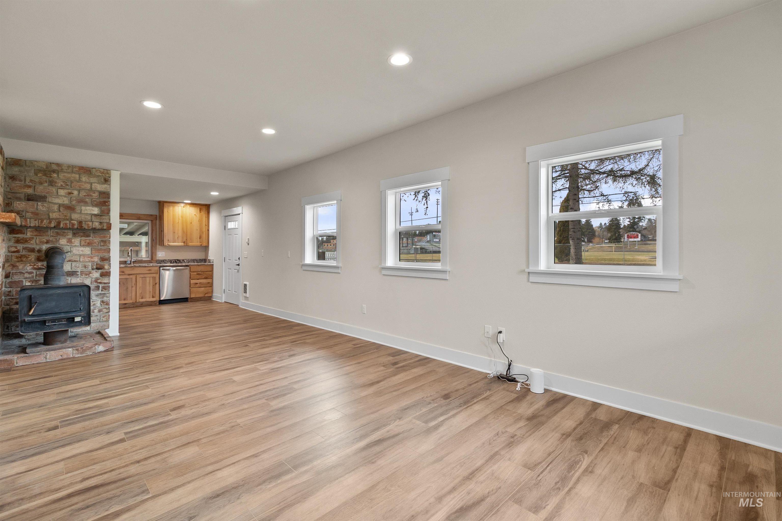 1605 E F Street, Moscow, Idaho 83843, 3 Bedrooms, 2 Bathrooms, Residential For Sale, Price $425,000,MLS 98975042