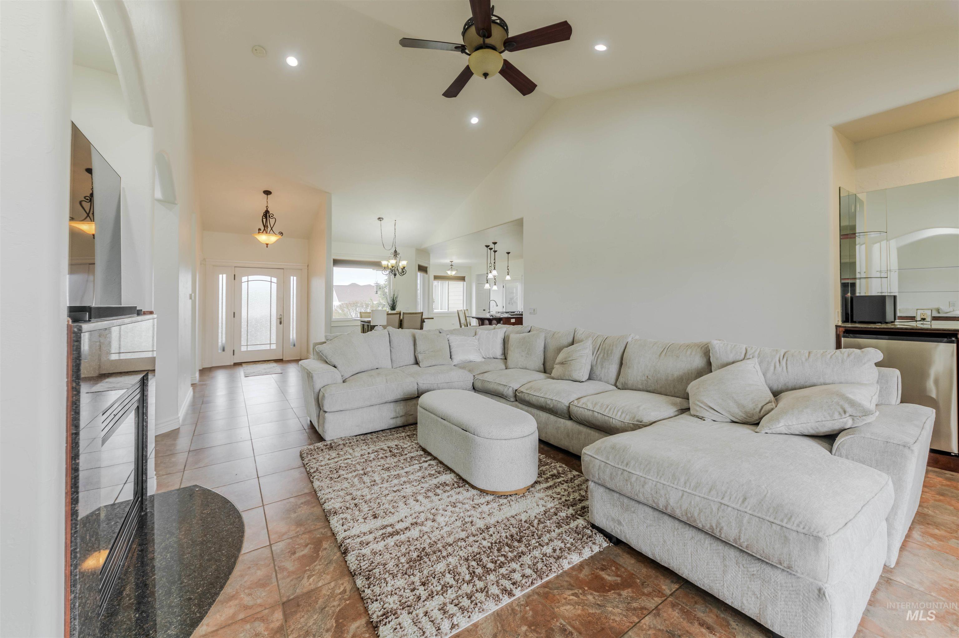 2029 Marilyn Way, Clarkston, Washington 99403, 4 Bedrooms, 3 Bathrooms, Residential For Sale, Price $675,000,MLS 98975045