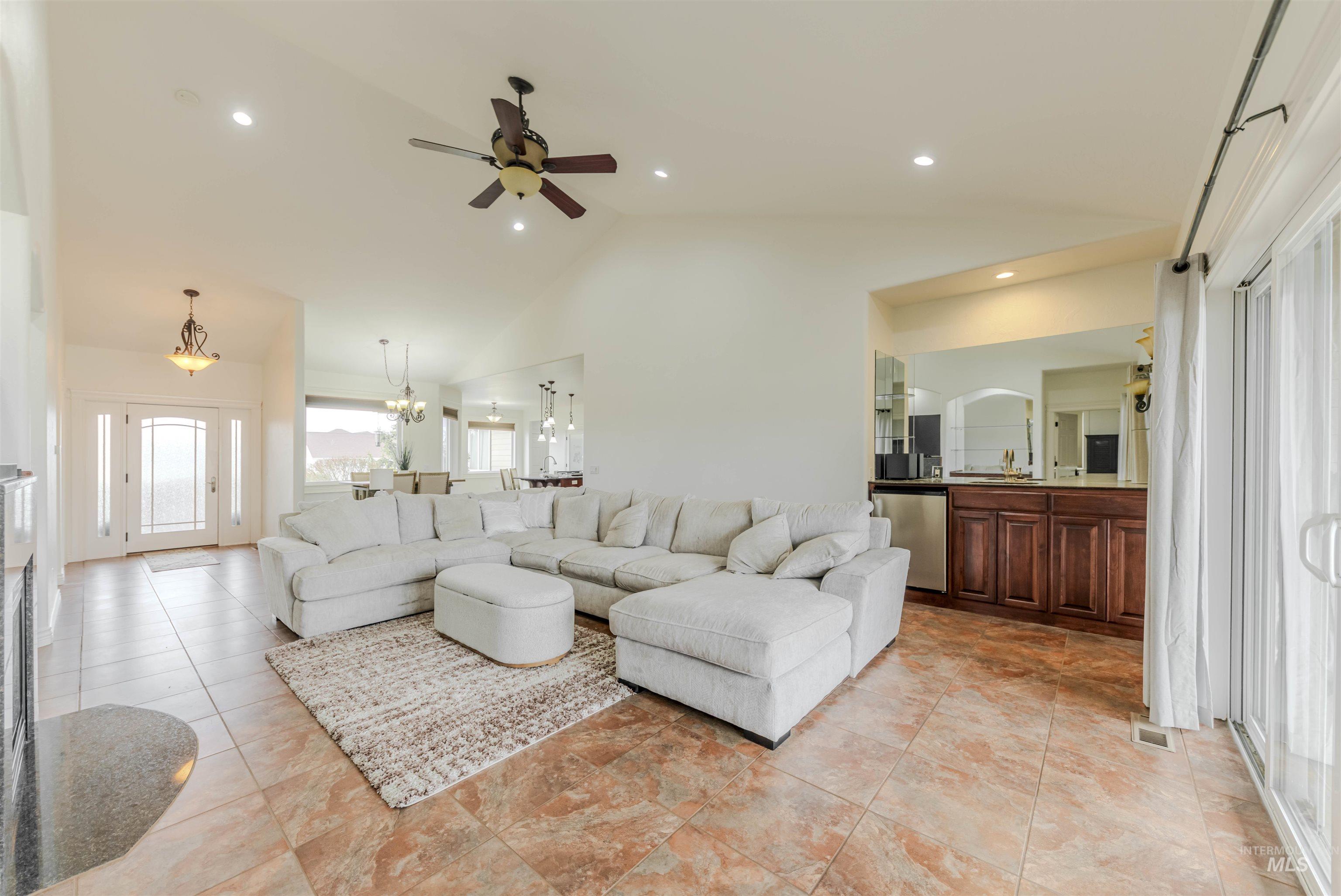 2029 Marilyn Way, Clarkston, Washington 99403, 4 Bedrooms, 3 Bathrooms, Residential For Sale, Price $675,000,MLS 98975045