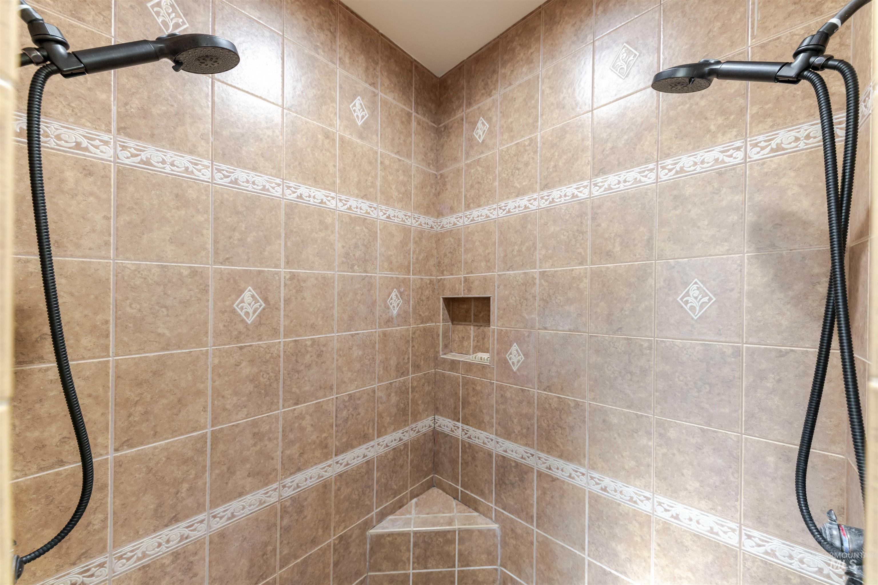 2029 Marilyn Way, Clarkston, Washington 99403, 4 Bedrooms, 3 Bathrooms, Residential For Sale, Price $675,000,MLS 98975045