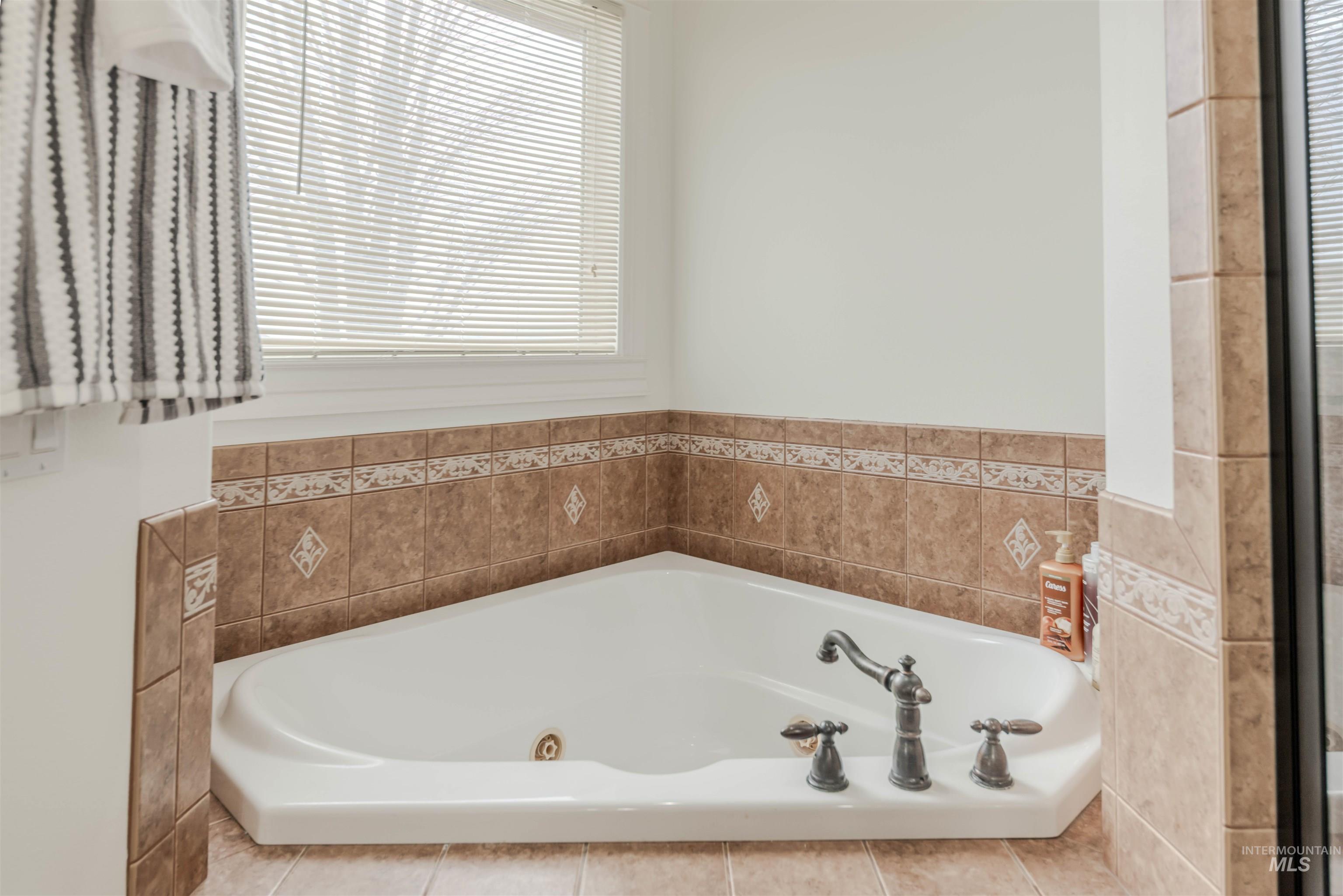 2029 Marilyn Way, Clarkston, Washington 99403, 4 Bedrooms, 3 Bathrooms, Residential For Sale, Price $675,000,MLS 98975045